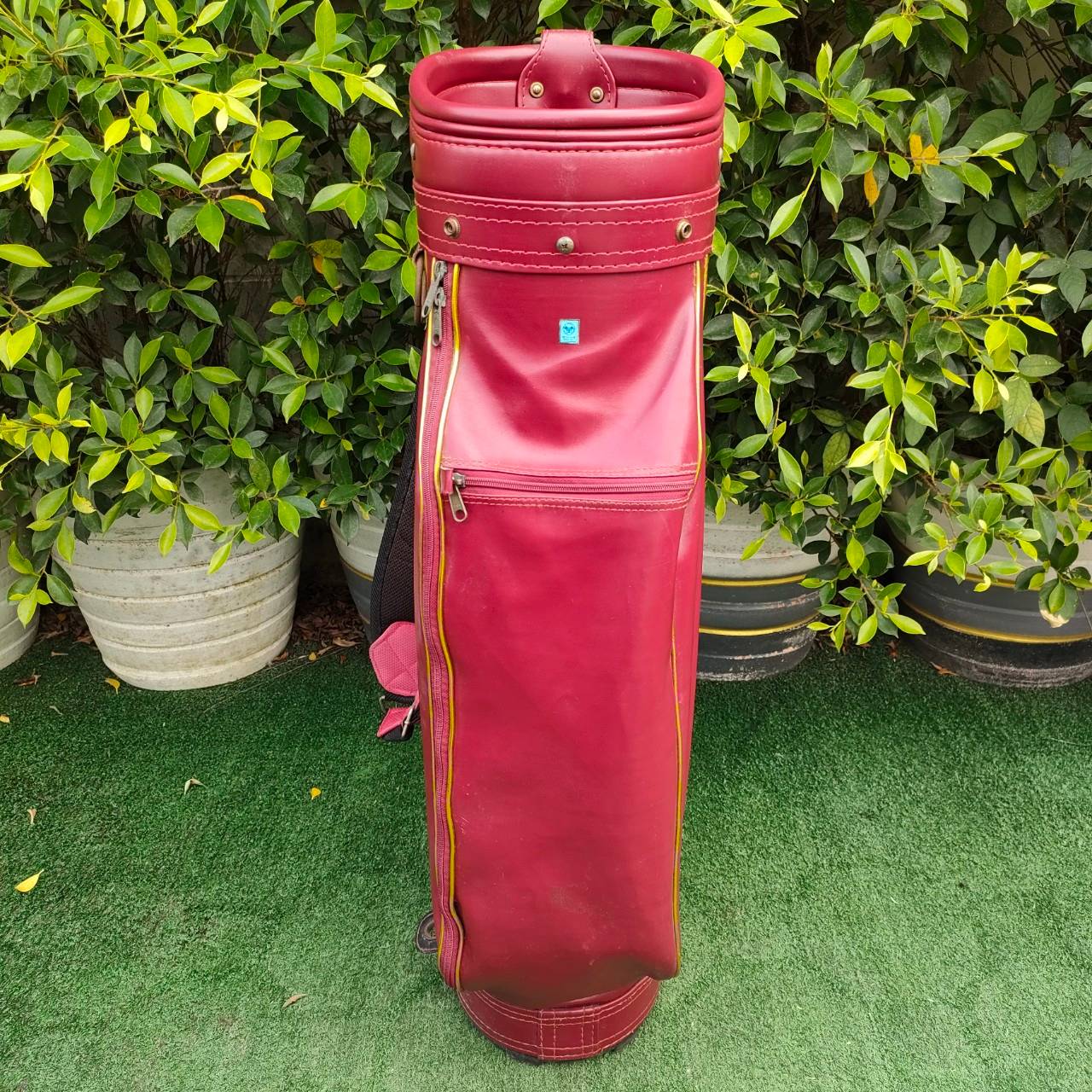 ถุงกอล์ฟ TOKYO DISNEYLAND มือสอง ** สายสะพายเป็นของ TITLELIST ** ถุงหนังแท้ ของแท้ วินเทจ สวยมาก