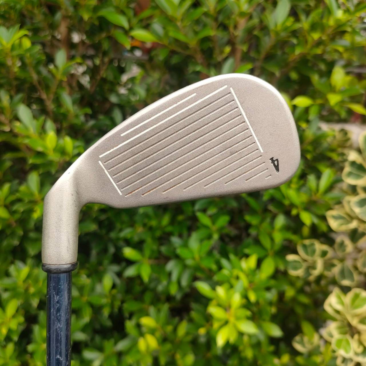 เหล็ก 4 CALLAWAY BIG BERTHA X-12 ก้าน RCH 99 FLEX FIRM สำหรับคนที่ตีเหล็กยาวไม่ค่อยได้ เหล็กนี้ช่วยได้ ขึ้นชื่อเรื่องความตีง่าย นุ่ม ได้ระยะ ก้านกำลังดี ตีตรง แม่นกรีน