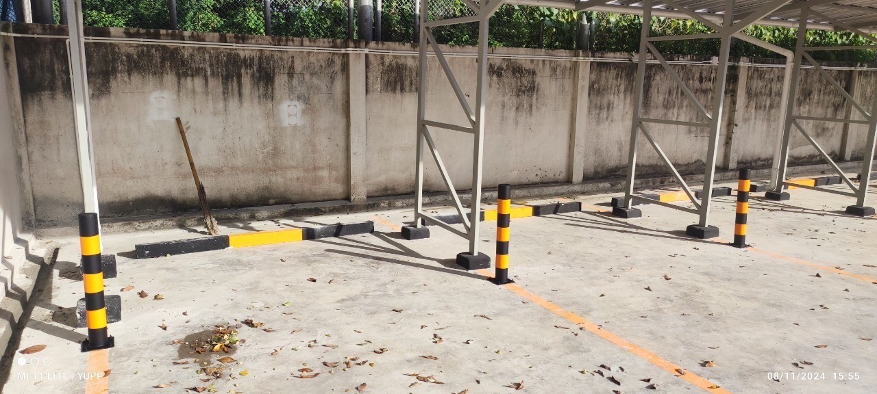 ลานที่จอดรถ อาจารย์หมอ ร.พ.ศิริราช