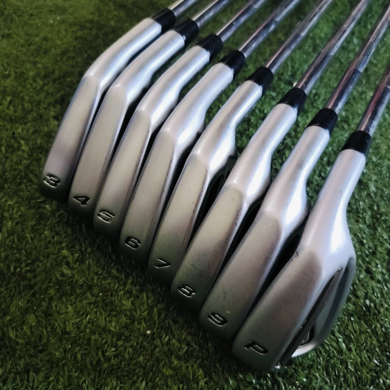 ชุดเหล็ก NIKE CCI FORGED มีเหล็ก 3 4 5 6 7 8 9 เเละ PW ก้าน DYNAMIC GOLD S300 สภาพเดืมๆ ตีง่าย ตัว FORGED วัสดุพรีเมี่ยม นุ่มมาก และเป็นเหล็กที่ตีมันส์มากๆเลยค่ะ ไม้กอล์ฟพรีเมี่ยมมือสอง ของแท้ By NakaraLuxurious