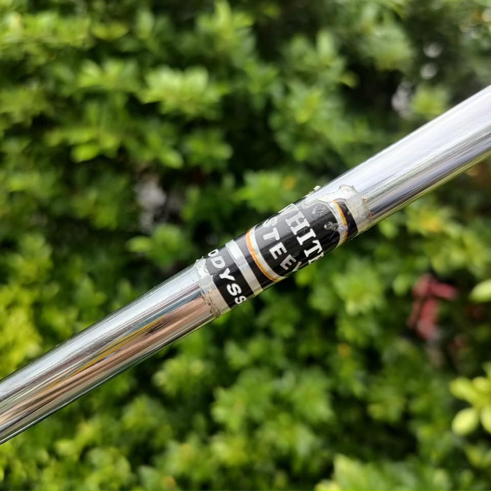 PUTTER ODYSSEY TRI-BALL SRT ความยาว 34 นิ้ว ก้าน WHITE STEEL รุ่นนี้พิเศษ สามบอล เล็งง่ายกว่าเดิม และเจ้าของเก่าติดสติ๊กเกอร์เส้นเล็งไว้ ไม้กอล์ฟมือสอง ของแท้ BY NakaraLuxurious