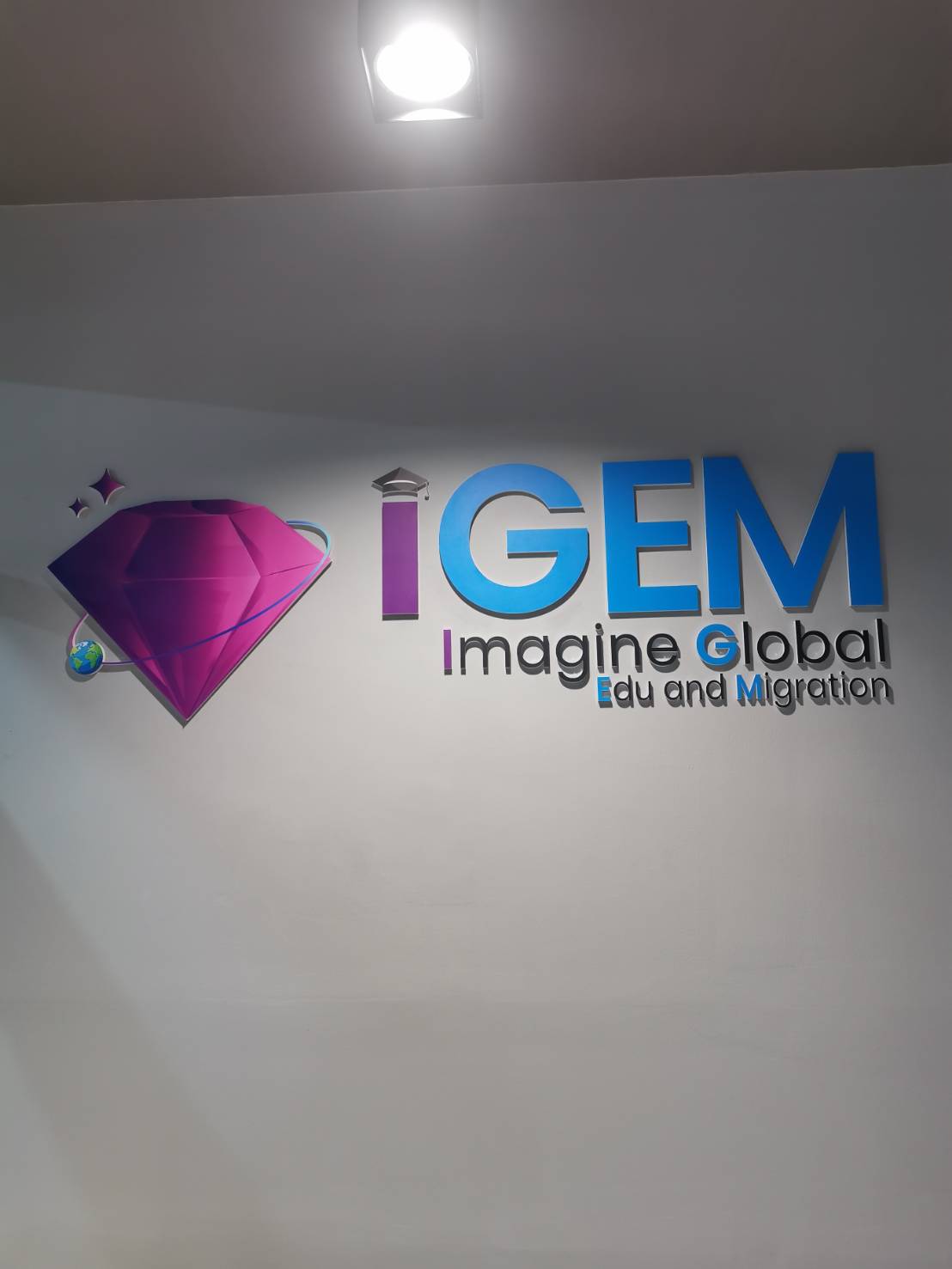 ป้ายอะคริลิคไดคัท '' IGEM ''