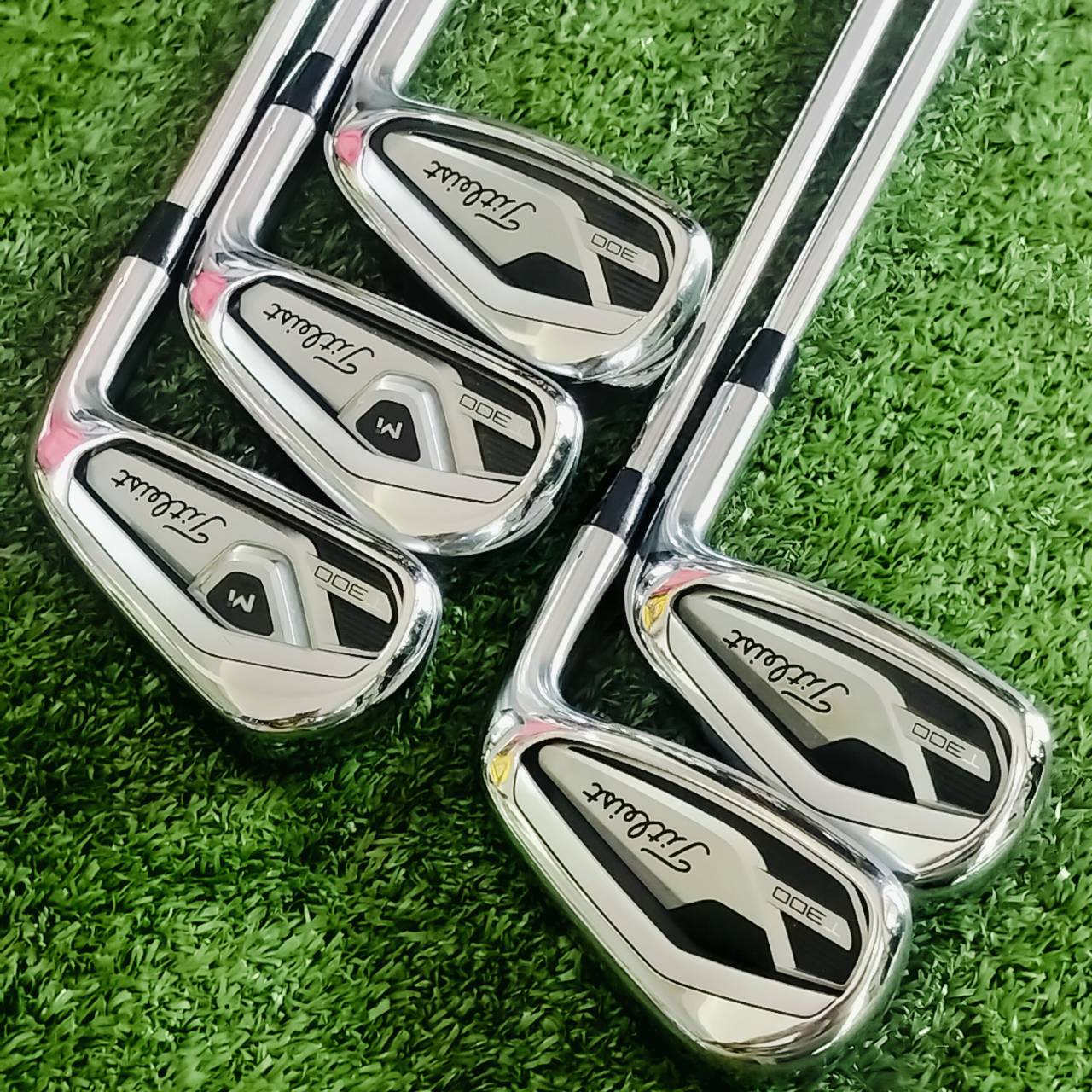 ชุดเหล็ก TITLEIST T300 (2022) ตีไกล ตีง่าย ชุดแบบ COMBO พัฒนาเกมการเล่นได้มากเป็นพิเศษ บเคลื่อนด้วยพลังจากเทคโนโลยี Max Impact ก้อนโพลีเมอร์ที่ถูกซ่อนอยู่ภายใน ไม้กอล์ฟพรีเมี่ยมมือสอง ของแท้ By NakaraLuxurious