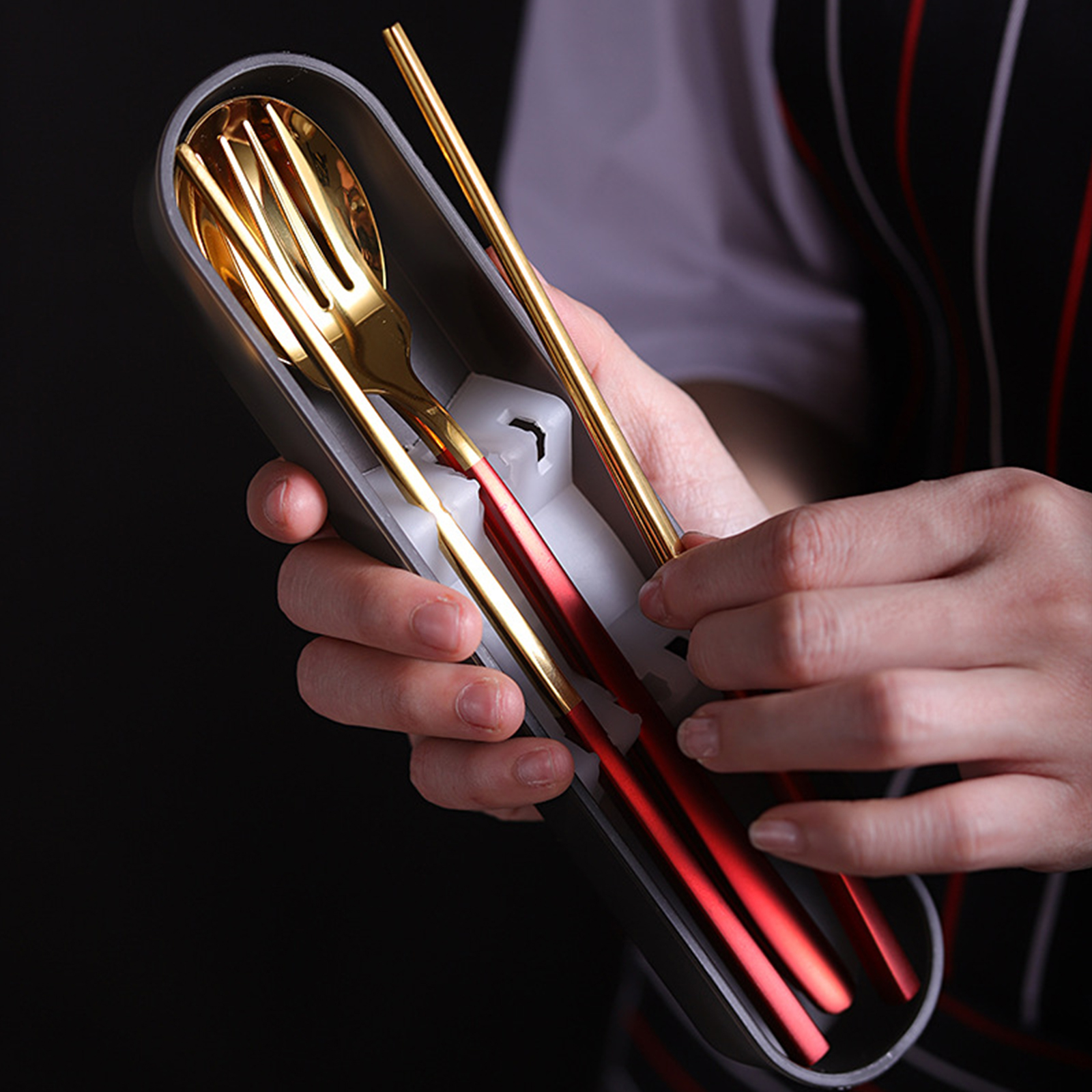 ชุดช้อนพกพา สแตนเลส 304 สีทองหรูหรา มีกล่อง ช้อน ส้อม ตะเกียบ แข็งแรง ดีไซน์สวย