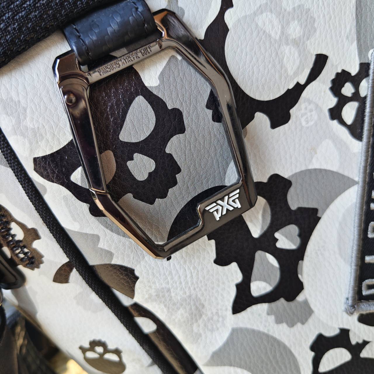 ถุงกอล์ฟ PXG 2023 Darkness Skull Camo Hybrid Stand Bag เป็นกระเป๋ากอล์ฟรุ่นพิเศษแบบลิมิเต็ดเอดิชัน