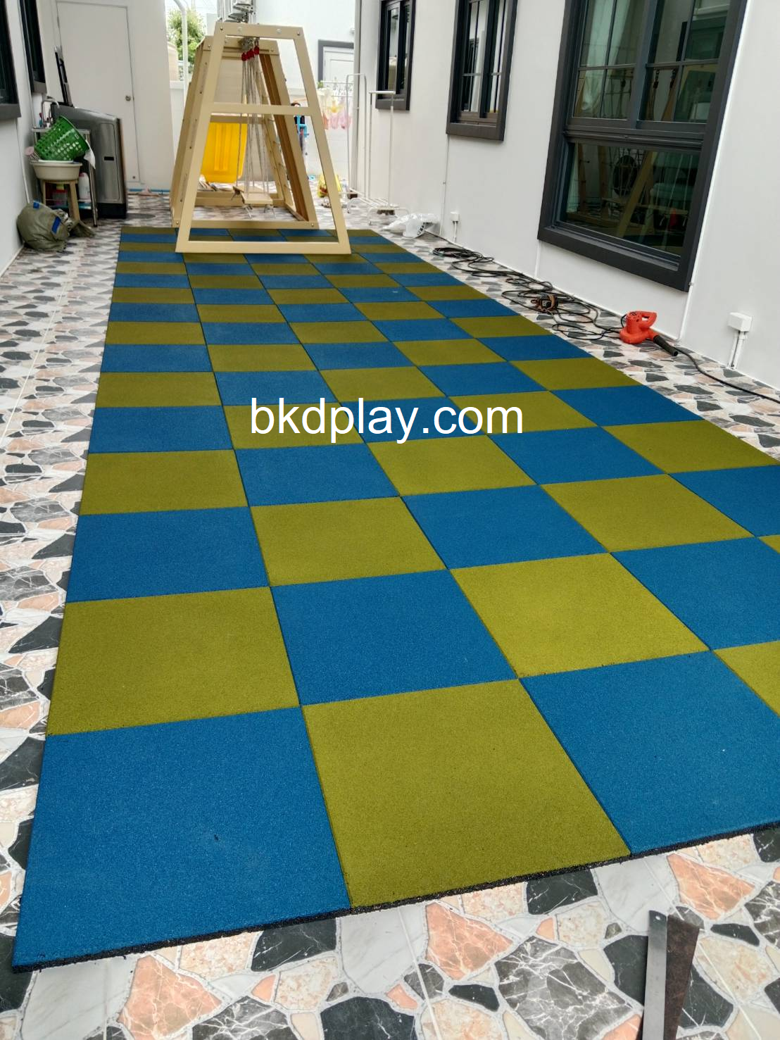 แผ่นยาง EPDM ราคาต่อ1ตร.ม. 4แผ่น แผ่นยางสังเคราะห์ ,แผ่นปูกันกระแทก,แผ่นปูพื้นสนามเด็กเล่น, พื้นยางEPDM ,ปูสนามเด็กเล่น,สนามกีฬา ห้องฟิตเนส พร้อมส่ง ราคาโรงงาน มีสีดำ เทา น้ำเงิน เหลือง แดง เขียว