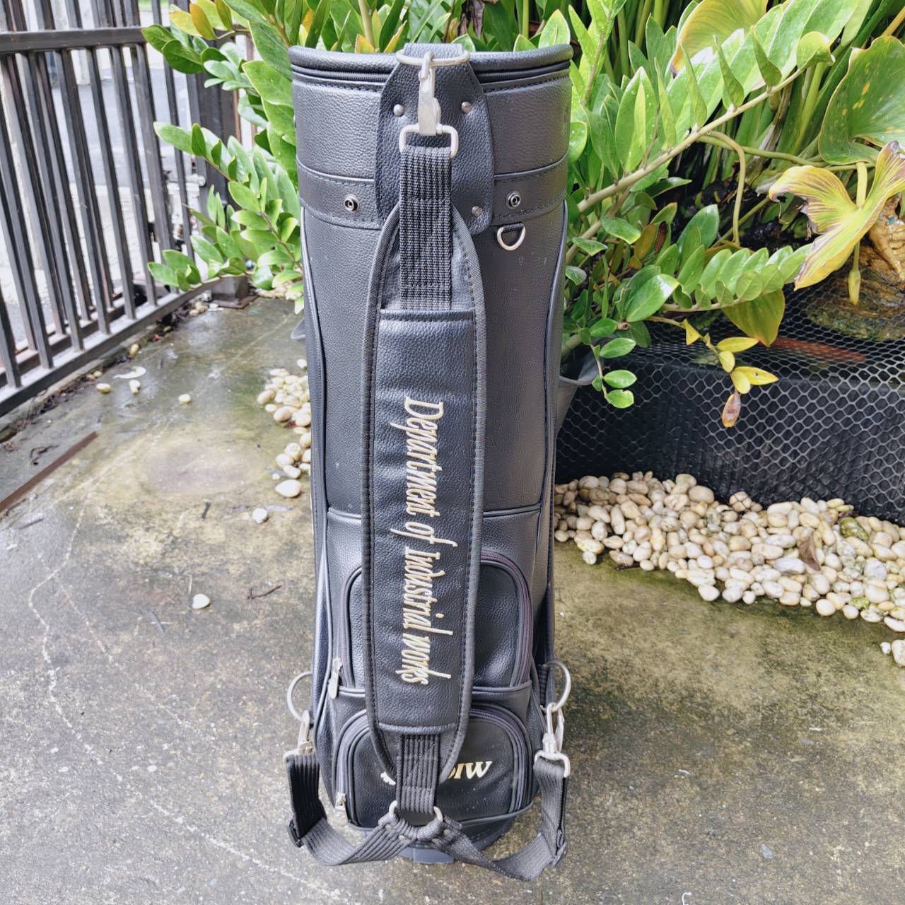 ถุงกอล์ฟ DIV – หนัง ภายในบุกำมะหยี่ ** มีเป๊กหลุด 1 จุด **