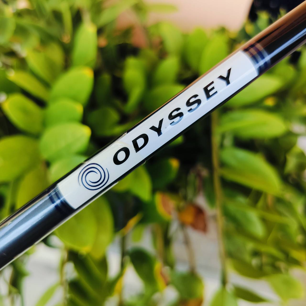 PUTTER ODYSSEY TEN 2-BALL ตัวนี้เป็นตัวใหม่ หน้า Microhinge Star Insert ก้าน Stroke Lab ตัวพัฒนาใหม่ ที่น้ำหนักรวมลดลง 7 กรัม แต่แข็งขึ้น ช่วยให้นักกอล์ฟมีเทมโป้ในสโตรกพัตต์ ที่เสถียรและแน่นอนมากขึ้น ไม้กอล์ฟพรีเมี่ยมมือสอง ของแท้ By NakaraLuxurious