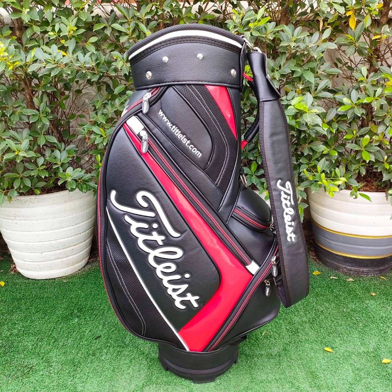ถุงกอล์ฟ TITLELIST ไม่เคยผ่านการใช้งาน ถุง TOUR ใบใหญ่ ถุงสวยมากครับ