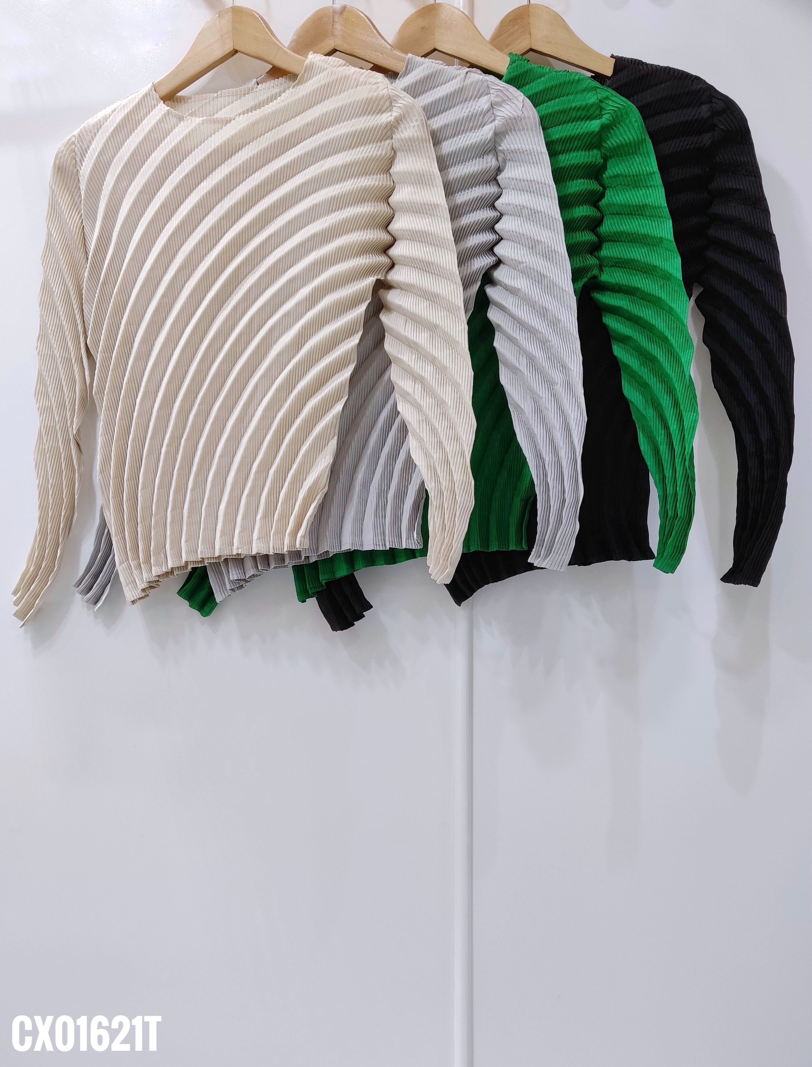 ปรับราคาลง20%!! 2MUAY รุ่น CX01621T เสื้ออัดพลีทคุณภาพ LONG SLEEVE CIRCLE PLEATED TOP 4 สี FREE SIZE