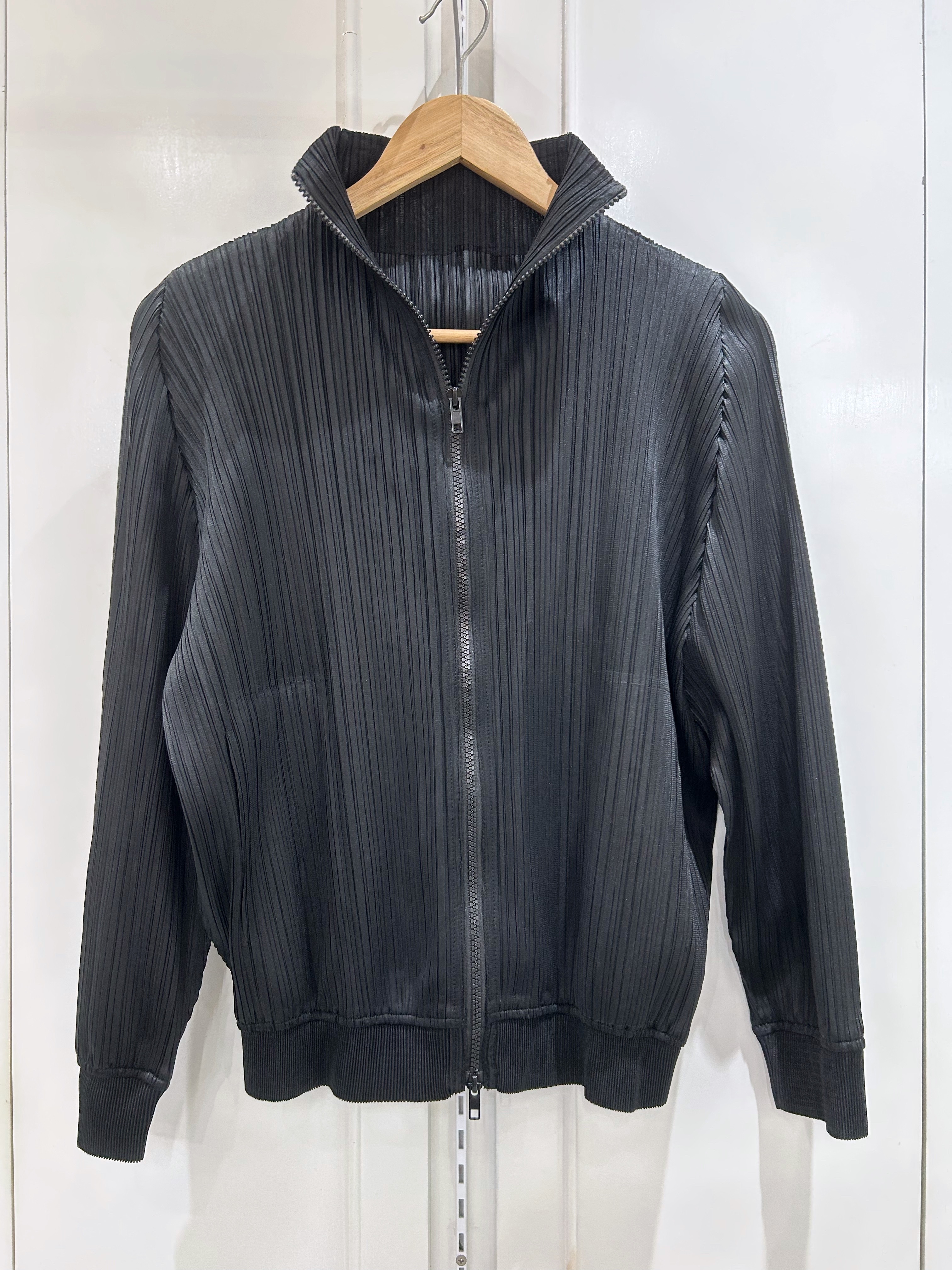 2MUAY รุ่น GJO10728 เสื้อคลุมอัดพลีท ZIPPER PLEATED JACKET / CARDIGAN สีดำ FREE SIZE