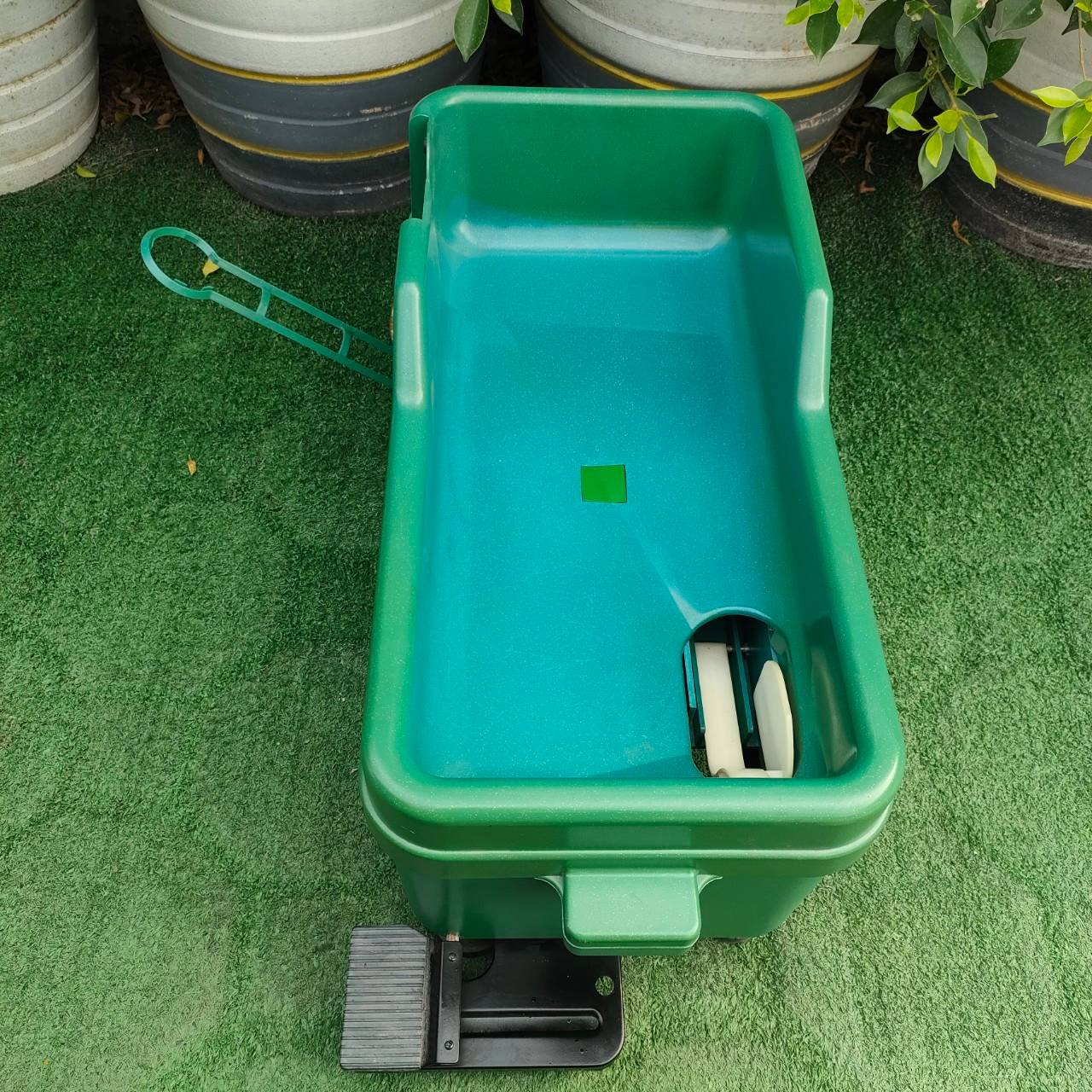 เครื่องจ่ายลูกกอล์ฟมือสอง สภาพสวยมากเดิมๆ แข็งแรงครับ ใช้ซ้อมที่บ้าน คู่กับพรมไดร์ฟ เต๊นไดร์ฟได้เลยครับ