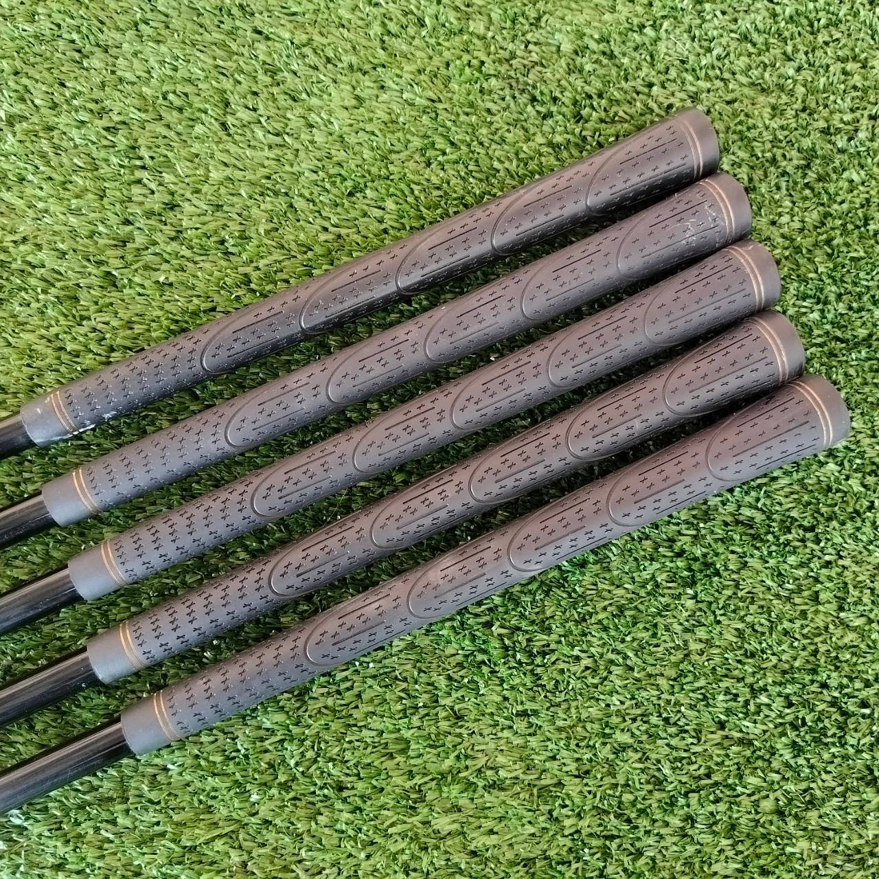 ชุดเหล็ก HI-101 ACCURACY มีเหล็ก 7-9 เเละ PW AW ก้าน VTB HYPER FLEX R เหล็กกึ่งไฮบริด เน้นตีง่าย ไกล และตรง ระยะจะมากกว่าเหล็กทั่วไปประมาณ 1 เหล็ก สภาพสวยเดิมๆ ไม้กอล์ฟมือสอง ของแท้ BY NakaraLuxurious