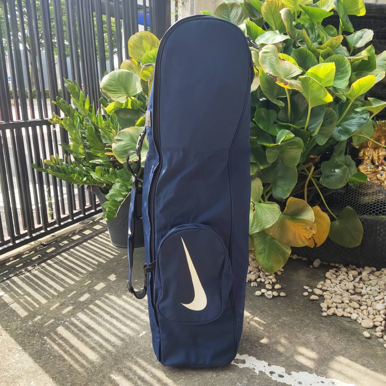 ถุงคลุมขึ้นเครื่องบิน NIKE มือสอง