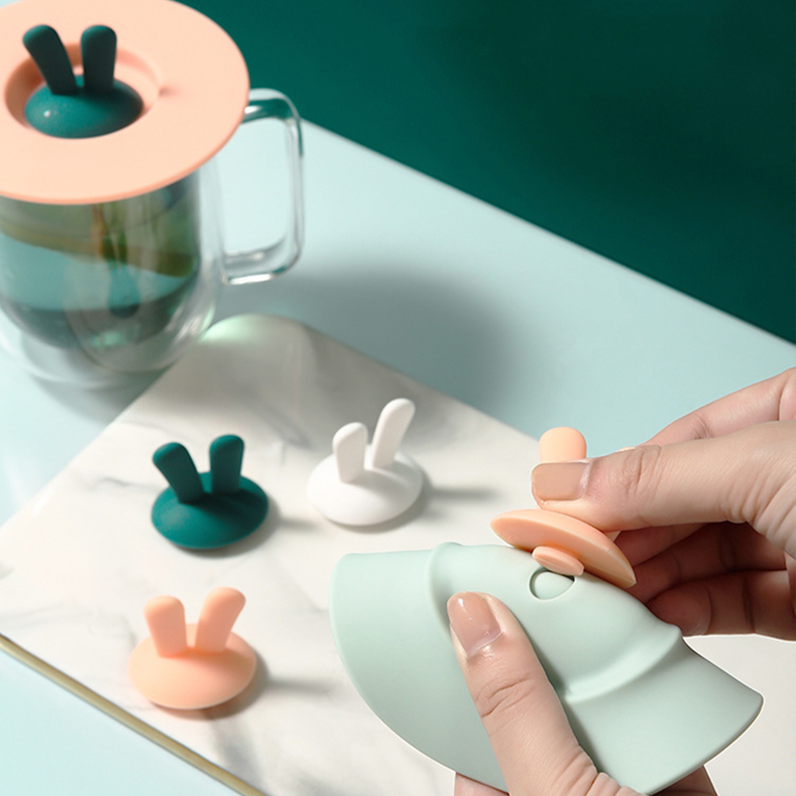 🔥Sale ลดราคา🔥 ฝาปิดแก้ว ซิลิโคน สูญญากาศ ที่จับหูกระต่าย ดีไซน์น่ารัก สวยงาม มีให้เลือก 3สี