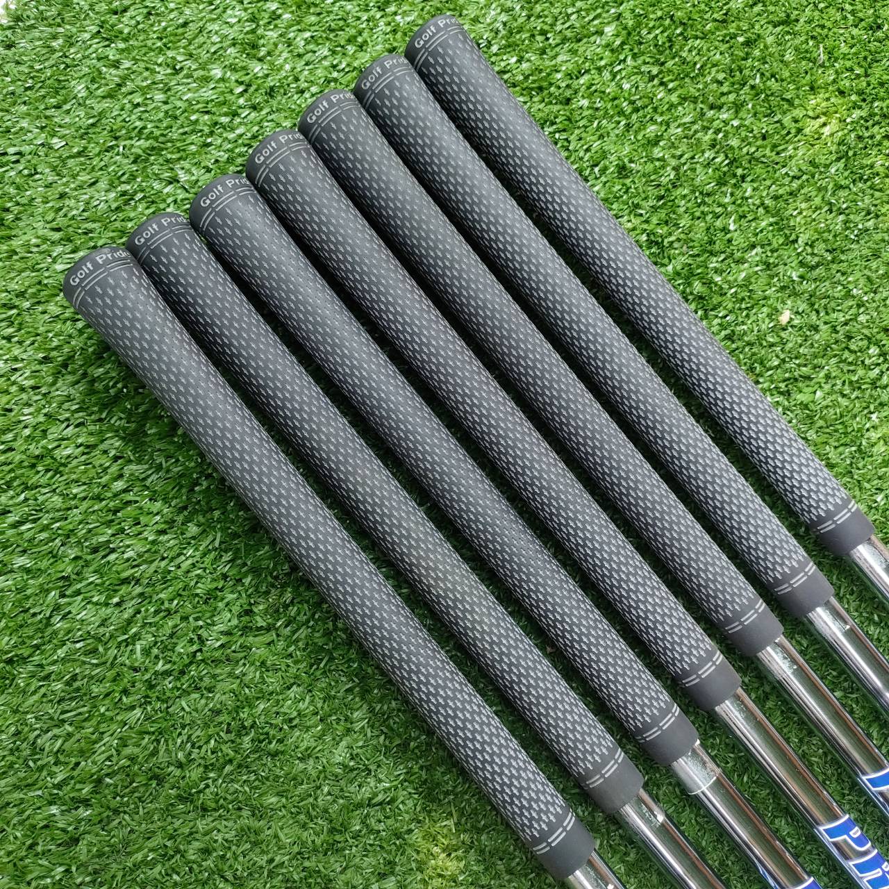 TITLEIST T100S FORGED (รุ่นปี 2022) เป็นรุ่นใหม่ สวยจัดๆ และเป็นชุดใหญ่สุด มีตั้งแต่เหล็ก 5 - PW (องศา44) และยังมี WEDGE องศา 48 ให้ด้วยอีกหนึ่งชิ้น ห้านสุดยอดพรีเมี่ยม PROJECT X 5.5 ก้านรุ่นใหม่ LZ LOARDING ZONE