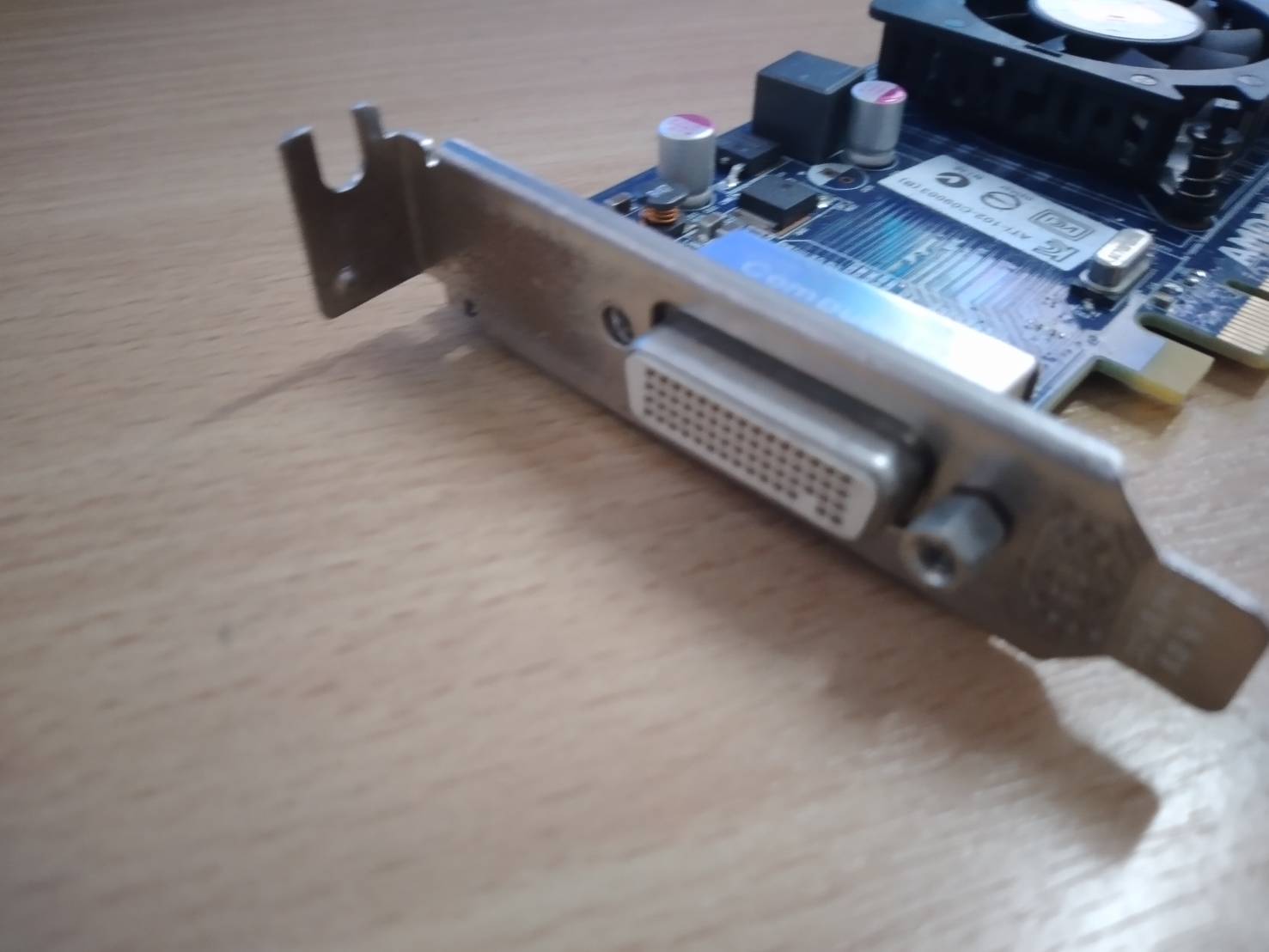 AMD Radeon HD6350 512MB PCIe x16 Video Graphics Card Dell HFKYC 7120236200G