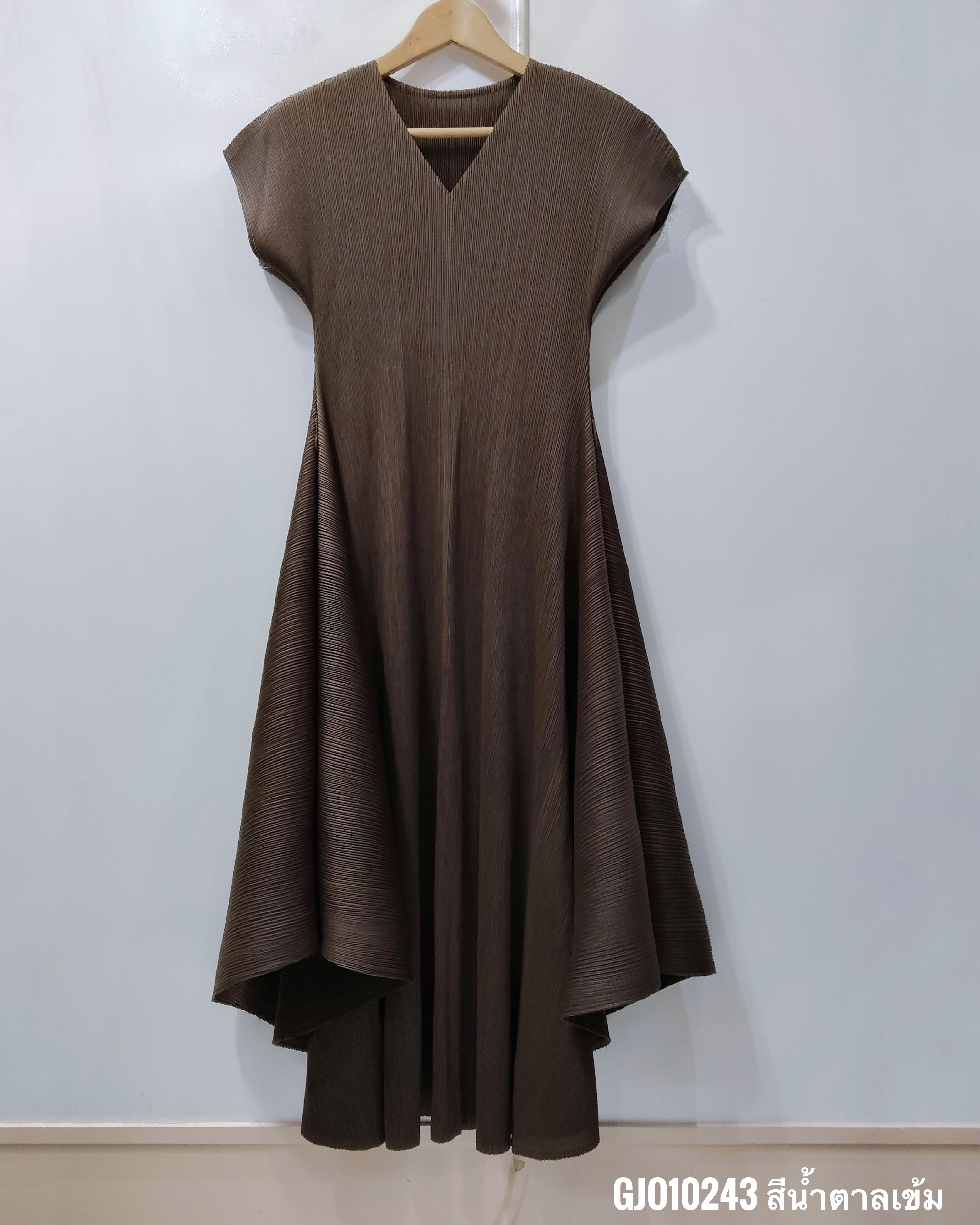 2MUAY รุ่น GJO10243 เดรสอัดพลีท V NECK VOLUME PLEATED DRESS 3 สี FREE SIZE