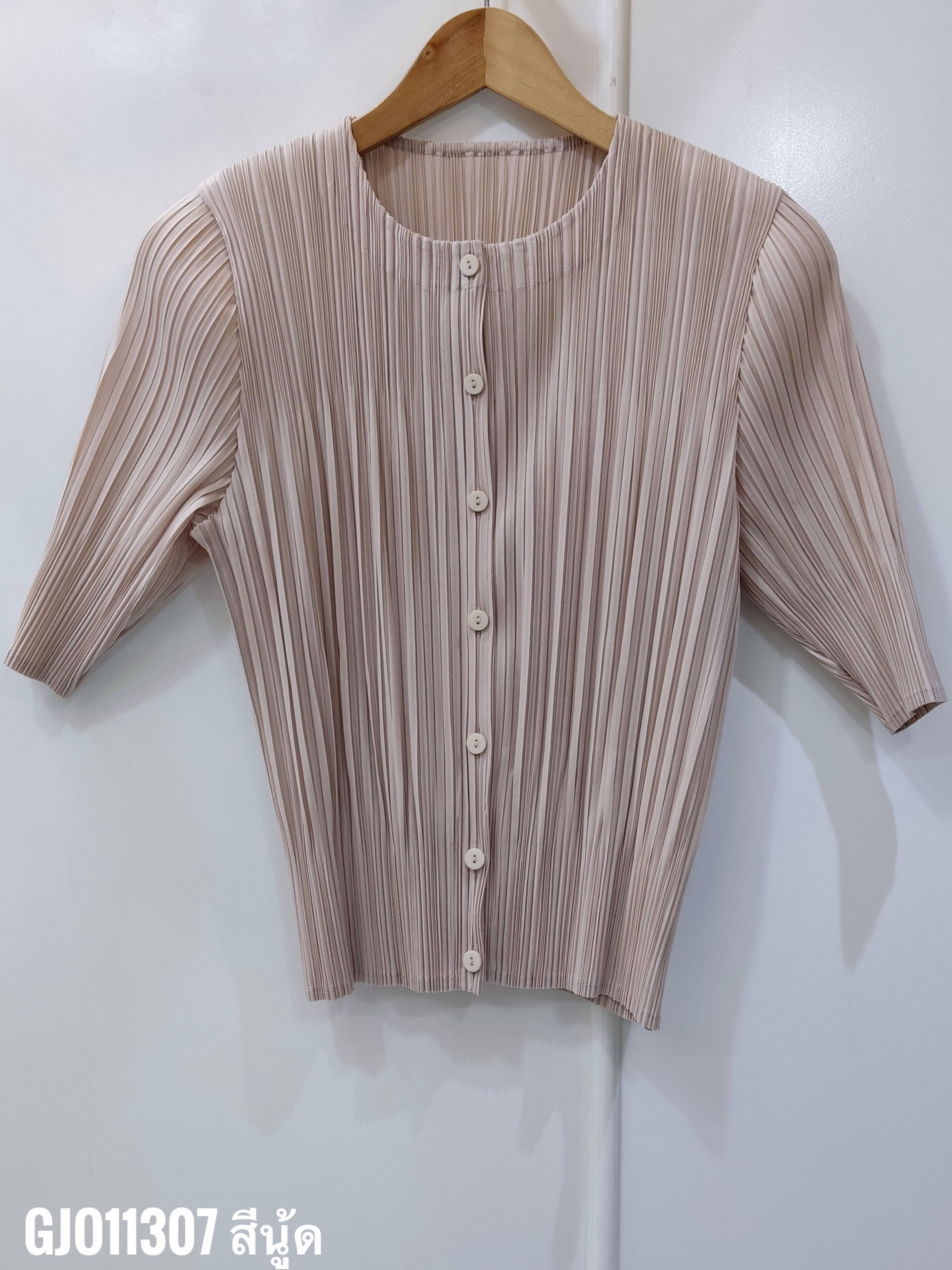 2MUAY รุ่น GJO11307 เสื้ออัดพลีท ROUND NECK BUTTON FRONT PLEATED TOP