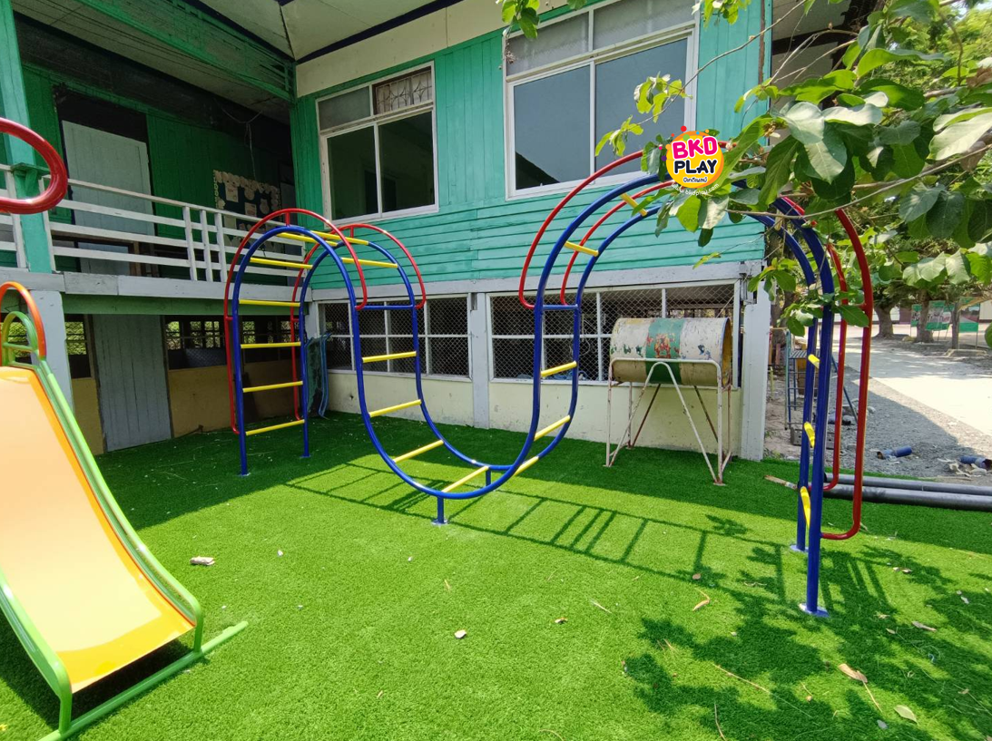 เครื่องเล่นสนาม กลางแจ้ง เหล็ก ชุดอุปกรณ์ ปีนป่ายตัว M Outdoor Playground, ราคาโรงงาน สินค้าสั่งผลิต 10-20 วัน