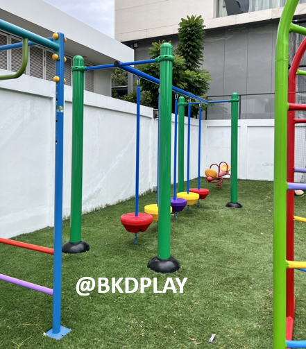 บาร์ปีนป่ายแป้นลูกกลม ทางเดินฝึกทรงตัว เครื่องเล่นสนามกลางแจ้ง เครื่องเล่นสนามเหล็ก สั่งผลิต ขนาด 120x300x200 ซม.