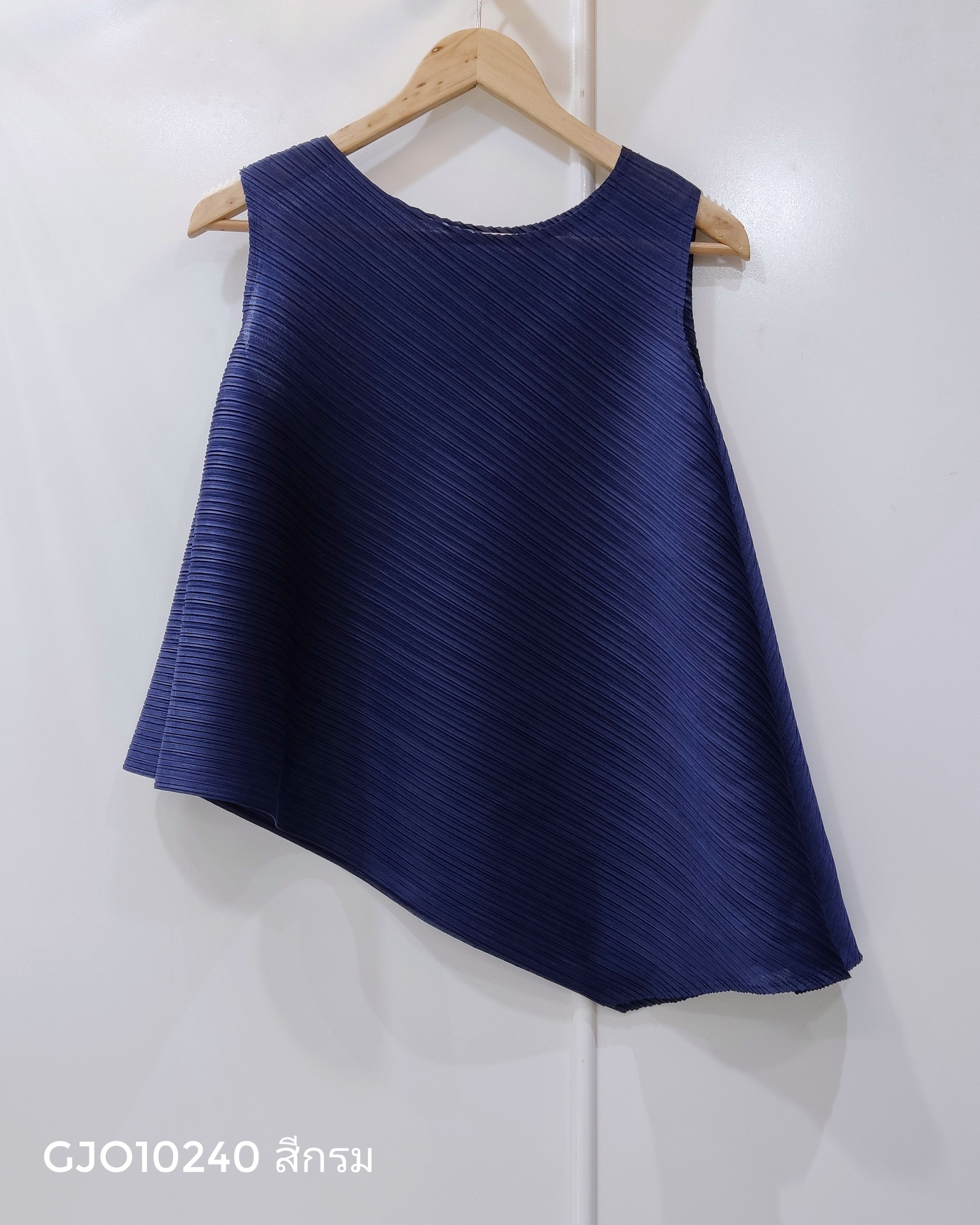 2MUAY รุ่น GJO10240 เสื้ออัดพลีท SLEEVELESS ASYMMETRIC PLEATED TOP