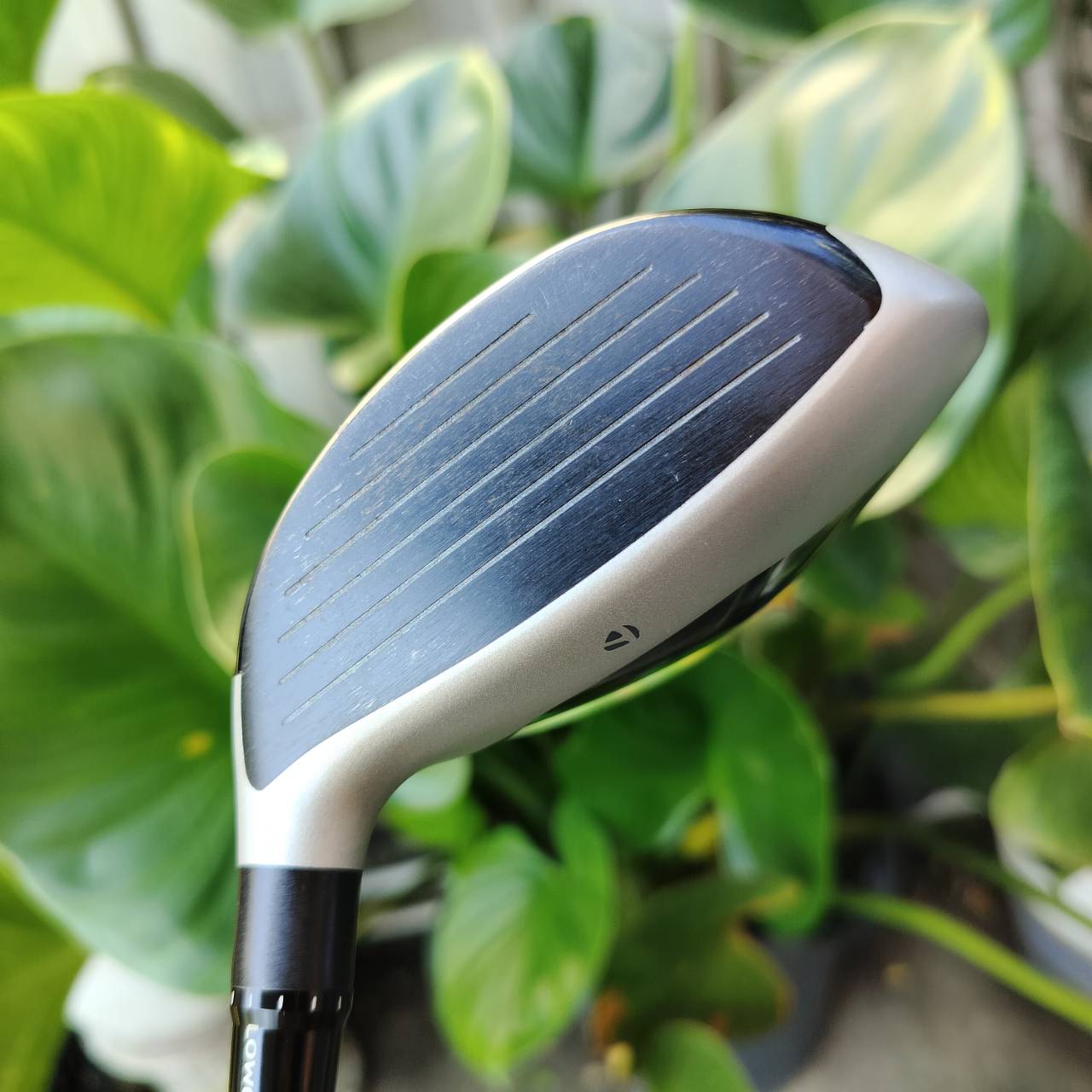 FW3 TAYLORMADE M3 องศา 15 กระดองเคฟล่า CG ต่ำ และดีที่สุด ไขปรับได้ทั้ง ขึ้น ลง ซ้าย ขวา เพื่อวิถีที่ดีที่สุด หน้ามี POCKET สุดเด้งอีกด้วย ไม้กอล์ฟพรีเมี่ยมมือสอง ของแท้ By NakaraLuxurious