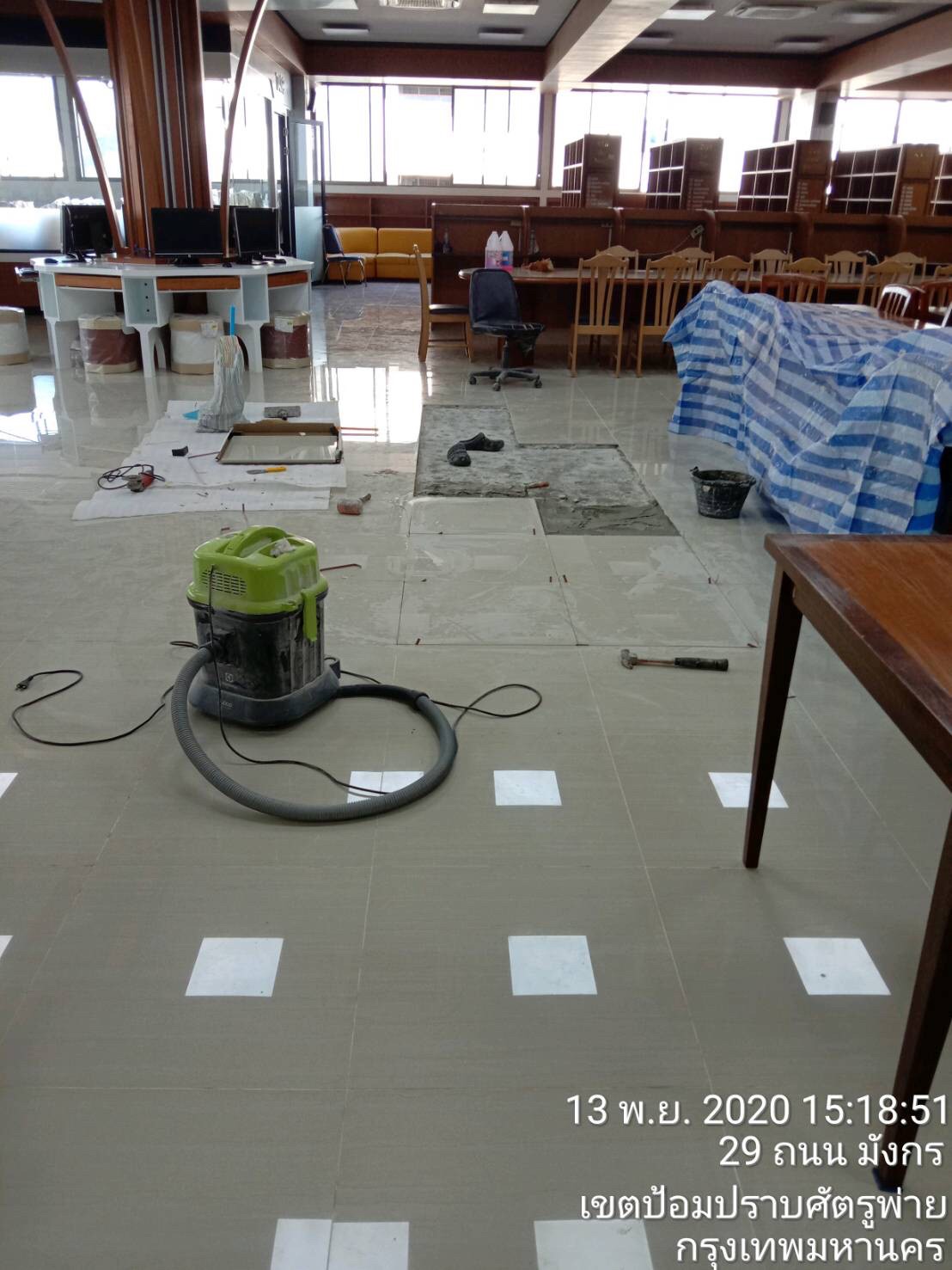 รร.สายปัญญา ปูกระเบื้องพื้น&ติดตั้งกระดานถนอมสายตา