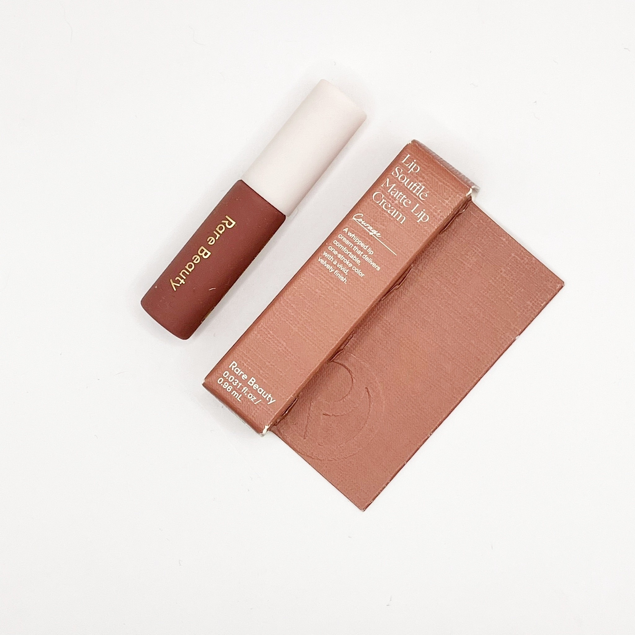 RARE BEAUTY Lip Souffle Matte Lip Cream ขนาดทดลอง 0.96ml Courage ลิปครีมเนื้อบางเบาแบบวิป