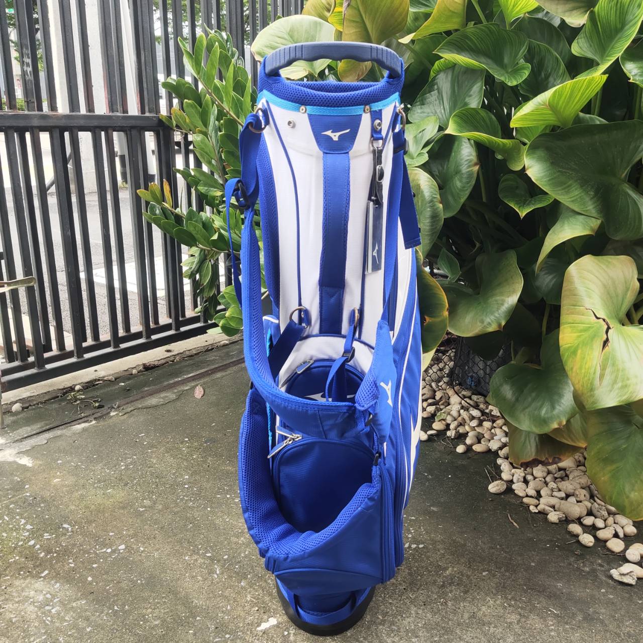 ถุงกอล์ฟ MIZUNO ขาตั้ง ของแท้ มือสอง! สีสวยสะดุดตา เอกลักษณ์ของ MIZUNO เห็นแล้วรู้เลย