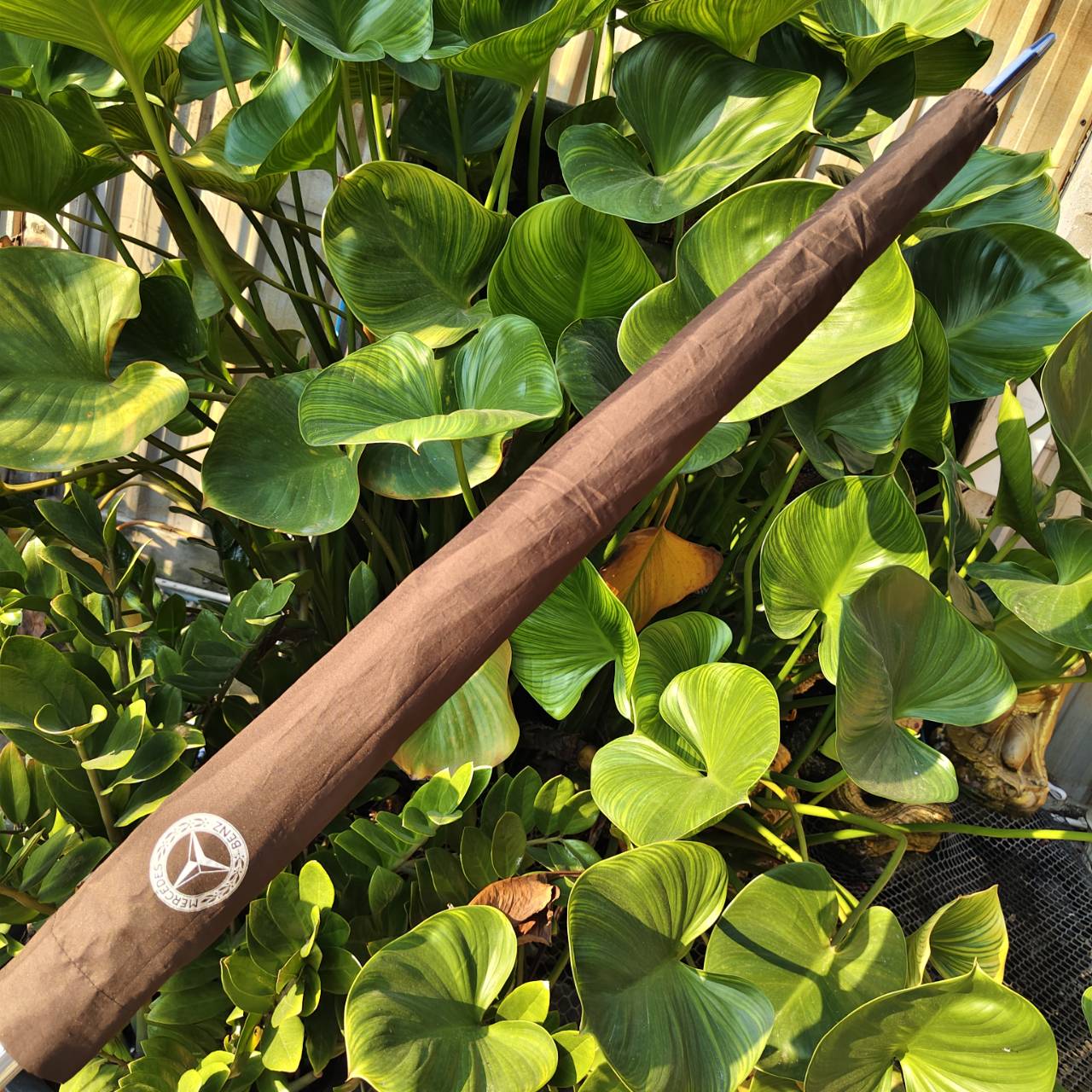 หายากมาก! ร่มกอล์ฟ BENZ มือสอง ของแท้ ด้านจับเป็นเกียร์ สุดวินเทจ ลักชูมากๆค่ะ