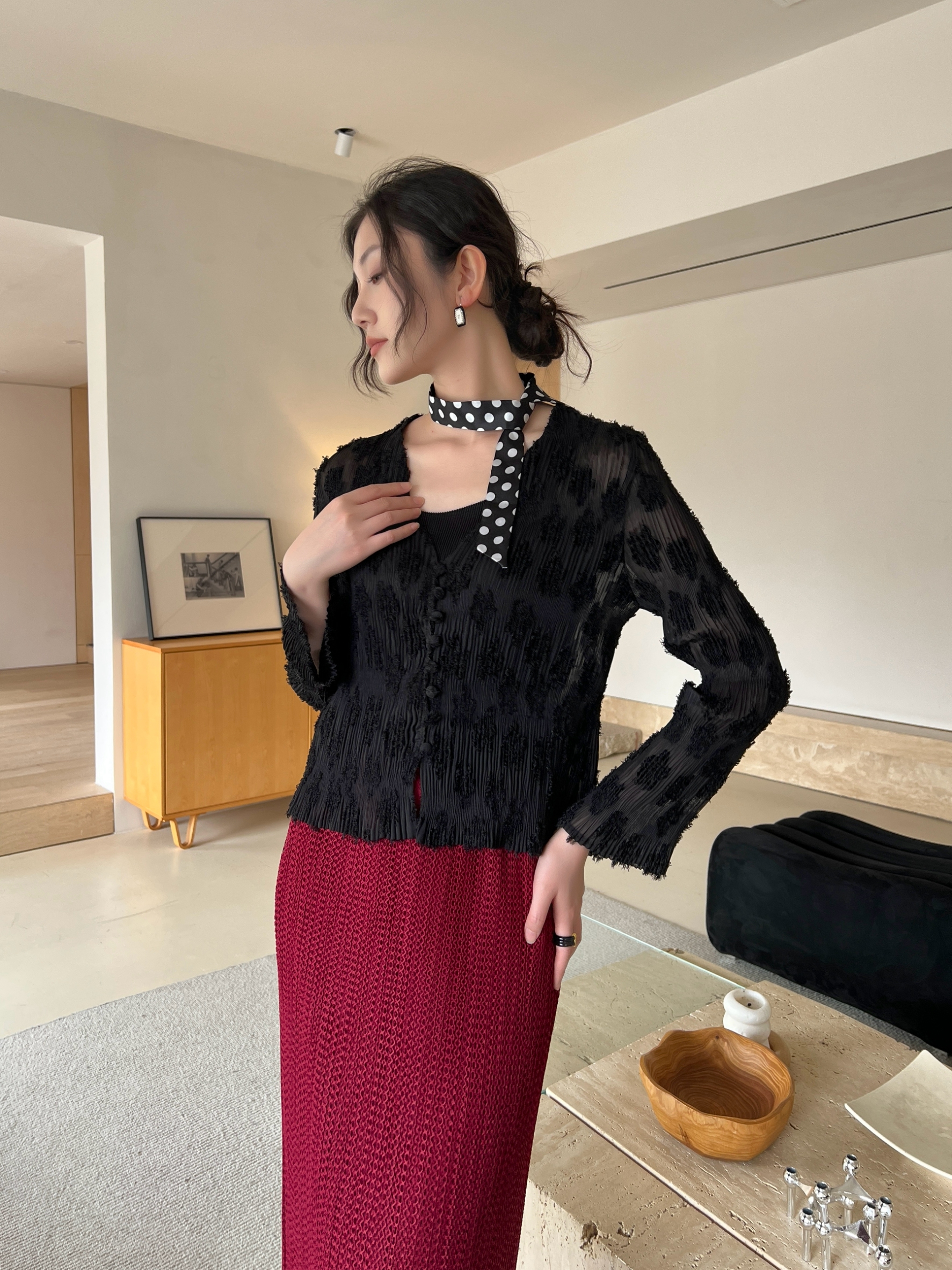 ปรับราคาลง20%!! 2MUAY รุ่น GJO2025 เสื้ออัดพลีทคุณภาพ V NECK BUTTON FRONT CRINKLE PLEATED TOP 6 สี FREE SIZE