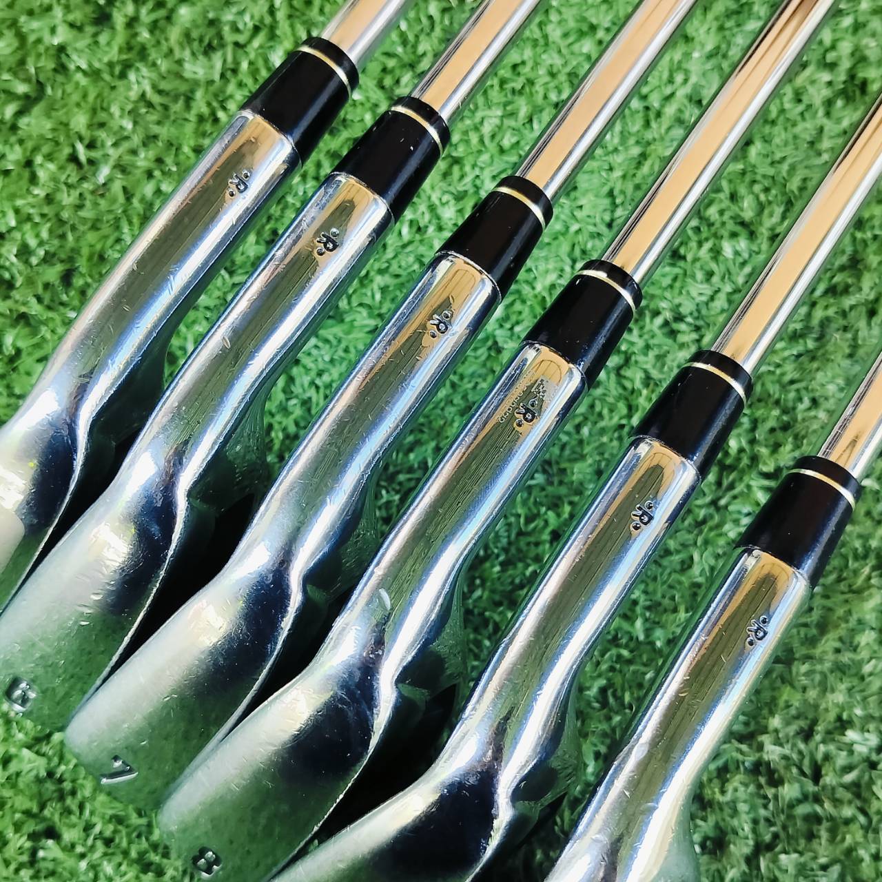 ชุดเหล็ก Callaway LEGACY BLACK V (Forged) ตัวพรีเมี่ยมสูงสุด เน้นขายในญี่ปุ่น วัสดุใส่เต็ม คุณภาพแบบเน้นที่สุดของ Callaway VAR (การดูดซับการสั่นสะเทือน) ทำให้ได้ฟีลลิ่ง ที่เหนือชั้นกว่าเหล็ก FORGED ทั่วไป ไม้กอล์ฟพรีเมี่ยมมือสอง ของแท้ By NakaraLuxurious