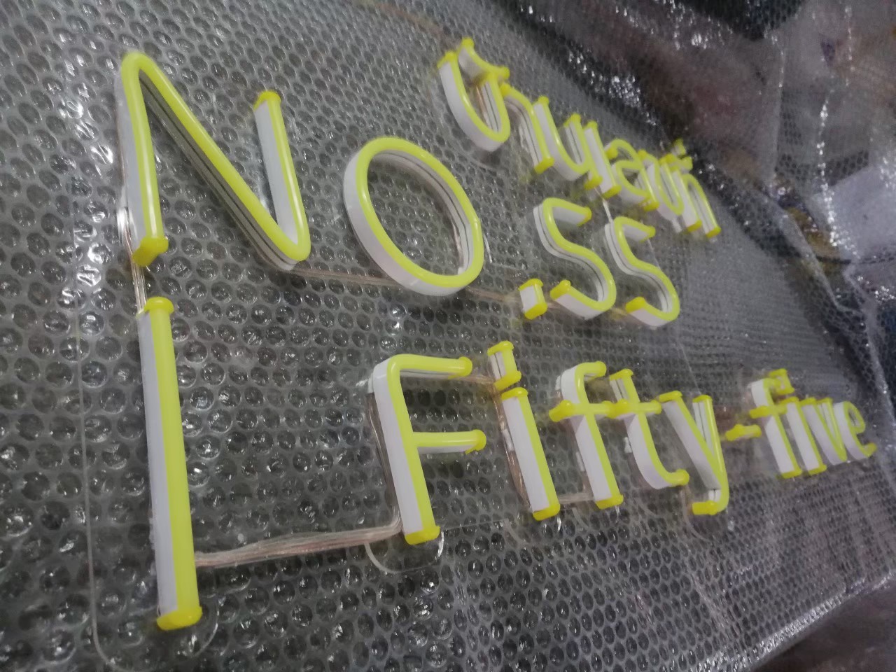 ป้ายไฟนีออนดัด