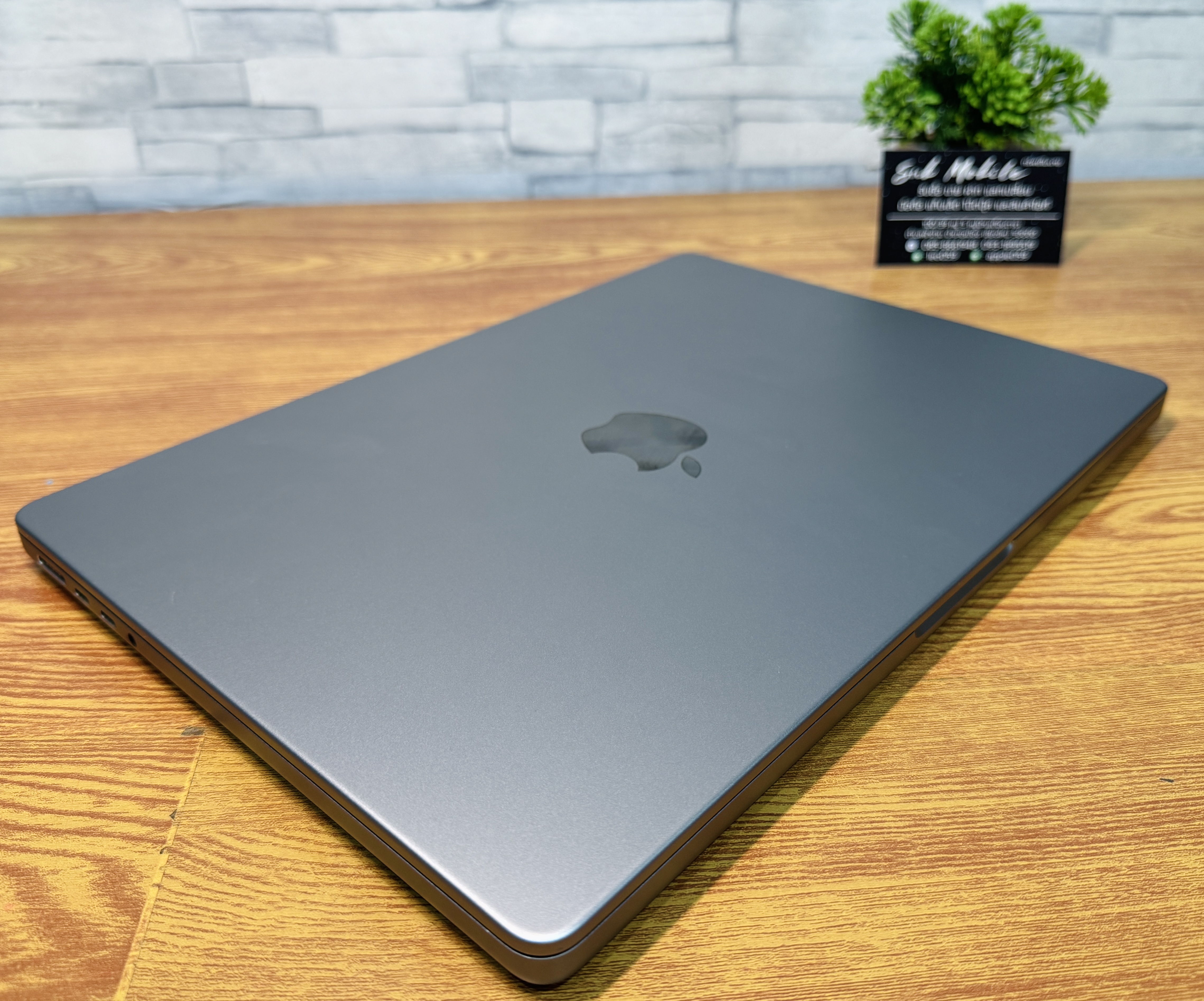 Apple MacBook Pro 14 : M1 Pro chip 10C CPU/16C GPU/16GB/1TB - Space Grey-2021