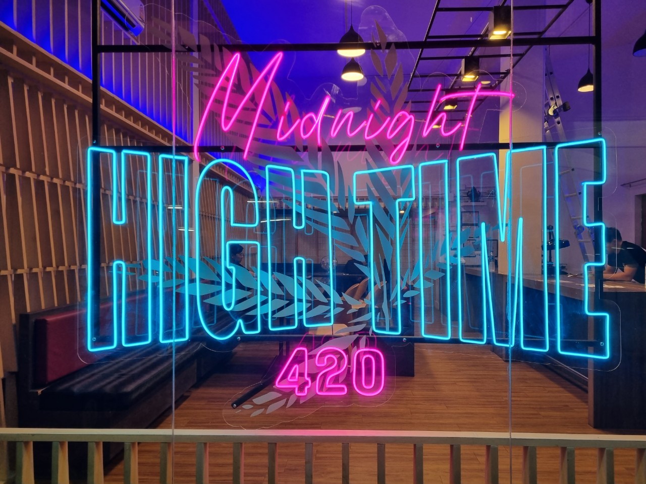 ไฟนีออน เฟค