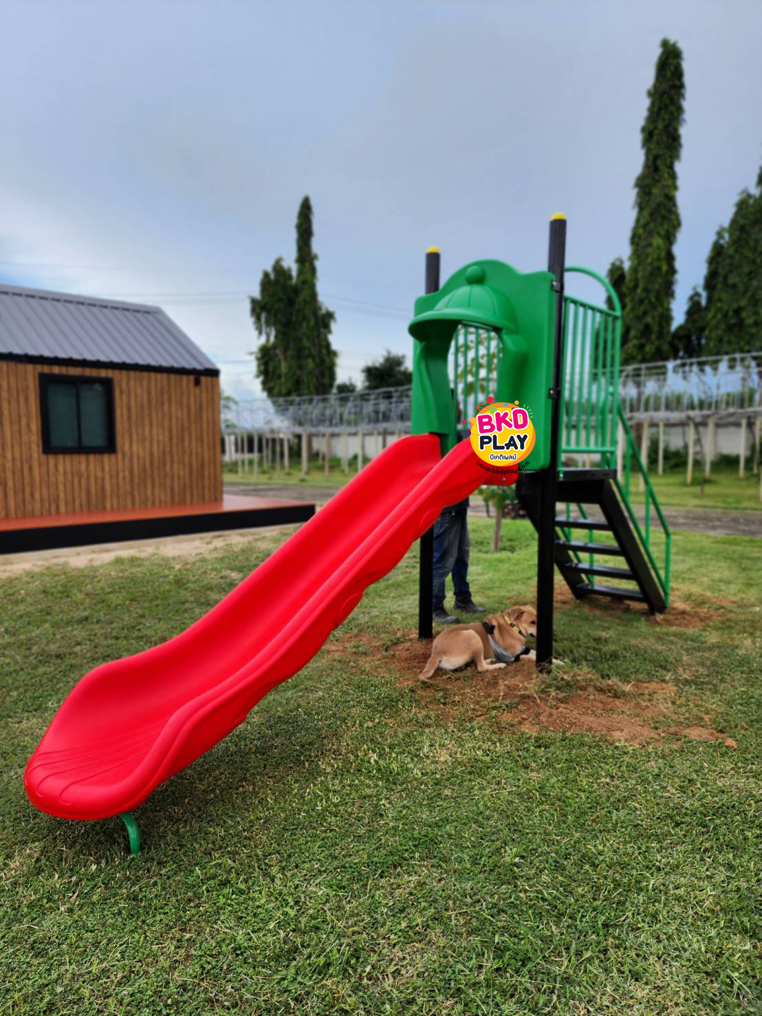 รางสไลเดอร์เดี่ยวพร้อมบันได สระน้ำ สำหรับวางขอบสระน้ำ หรือสนามเด็กเล่น เครื่องเล่นสนามเหล็ก เครื่องเล่นสนามกลางแจ้ง ผลิตในไทย ขนาด80x360x180 ซม.