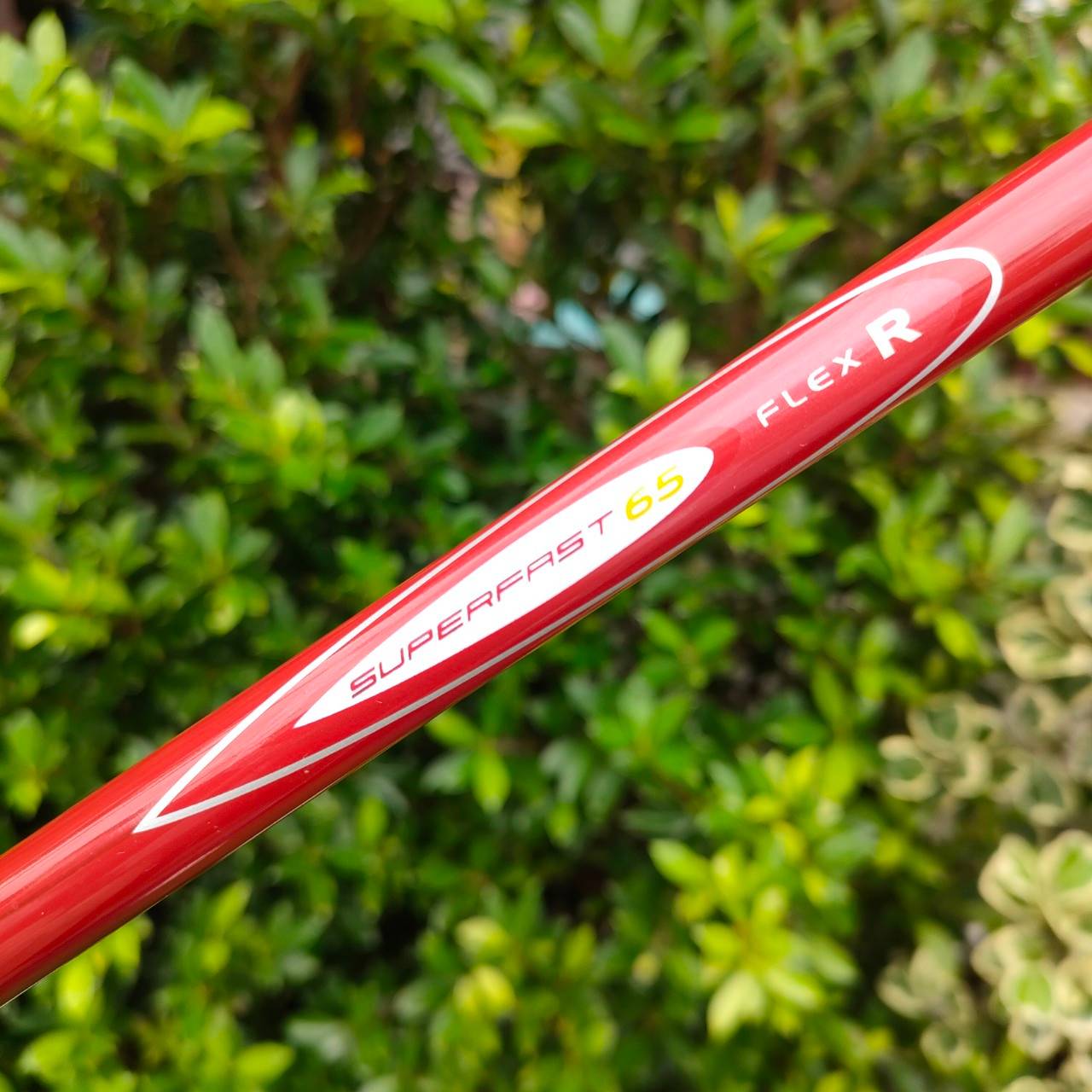 HYBRID 3 TAYLORMADE BURNER SUPERFAST 2.0 องศา 18 ก้าน SUPERFAST FLEX R หัวลักษณะส่งสามเหลี่ยมมนๆ ยื่นออกด้านหลังทำให้ตีง่าย ตีไกล ตีพุ่งสุดๆ ดีมากๆครับ