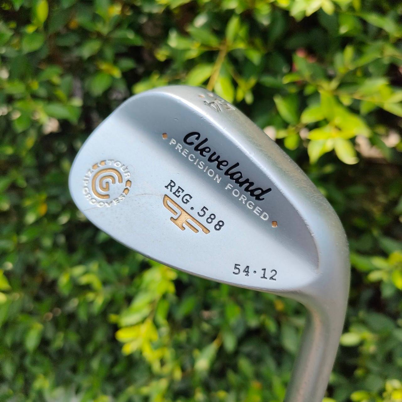 WEDGE CLEVELAND REG 588 องศา 54 BOUNCE 12 ก้าน TOUR CONCEPT FLEX WEDGE ผสมความเจ๋งของรุ่น 588 แต่ใส่ ความโหดเพิ่ม ร่อง ZIP สี่เหลี่ยม ดีแบบสุดๆ กัดลูกขาดเลยครับ