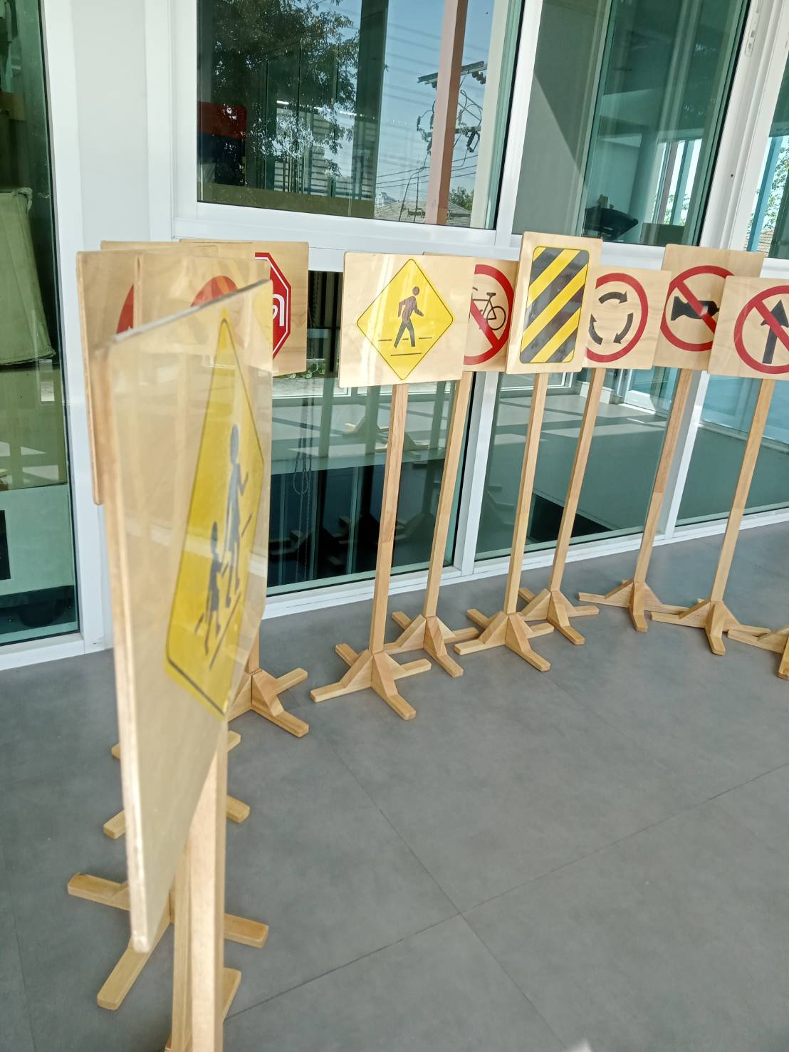 ชุดป้ายจราจรไม้ ตั้งสนาม ป้ายจราจรสนาม ป้ายไม้ (15 ชิ้น) พร้อมส่ง