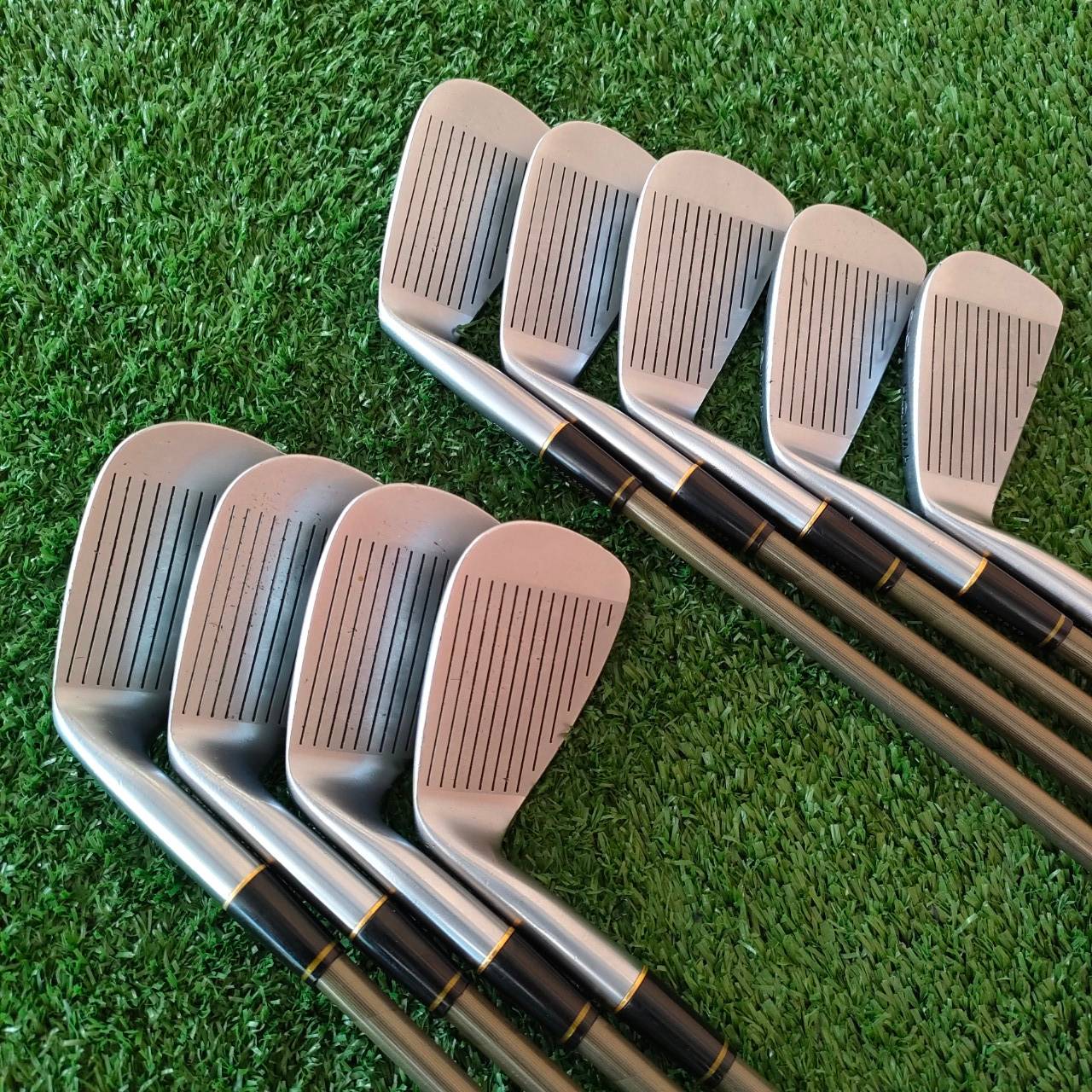 ชุดเหล็ก HONMA LB-717 มีเหล็ก 3 - 11 ชุดใหญ่!!! ก้าน SUPER LIGHT ก้านระดับ 3 ดาว *** สุดยอดก้านพรีเมี่ยม สูงกว่าระดับ ในท้องตลาดทั่วไป และมีราคาแพงสุดๆ วัสดุส่วนหัว สุดพรีเมี่ยม ถ้าท่านใด เคยลองตีจะรู้เลยครับ โลโก้ทองเคครับ รุ่นนี้ตีดีมาก และพรีเมี่ยมสูงส