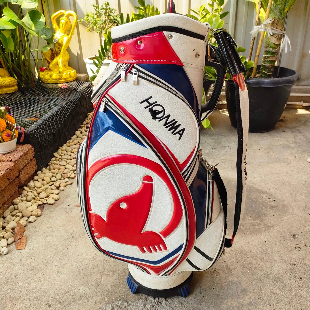 ถุงกอล์ฟ HONMA มือสอง ของแท้ ** COVER มีลอกนิดหน่อยมีรูป !! ปากถุงสวย สภาพถุงสวยเดิม ใช้ดีมาก ไม้กอล์ฟพรีเมี่ยมมือสอง ของแท้ By NakaraLuxurious