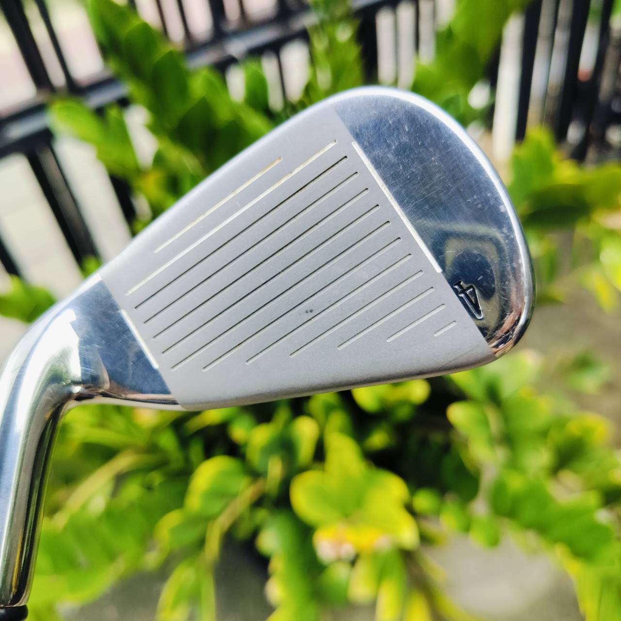 ชุดเหล็ก Callaway WAR BIRD ก้าน UNI FLEX สภาพสวยมาก สติ๊กเกอร์ที่ก้านครบ เดิมๆเลยค่ะ ตีง่ายอย่างมาก และช่วยให้ตีตรง ชดเชยความผิดพลาดสูงสุด ระยะดีมาก ไม้กอล์ฟพรีเมี่ยมมือสอง ของแท้ By NakaraLuxurious