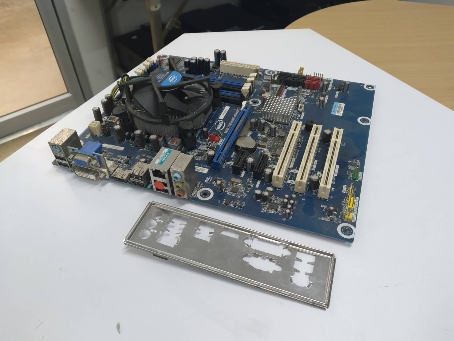 Mainboard H55 intel DH55hc พร้อม cpu i5-650 ฮิตซิ้ง ฝาหลังครบ