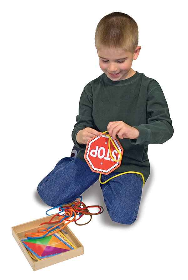 ชุดฝึกร้อยเชือกรูปร่าง ช่วยฝึกการบังคับมือและตา และฝึกสมาธิ Lacing Shapes Melissa&Doug, ของเล่นเสริมพัฒนาการ, ของเล่น