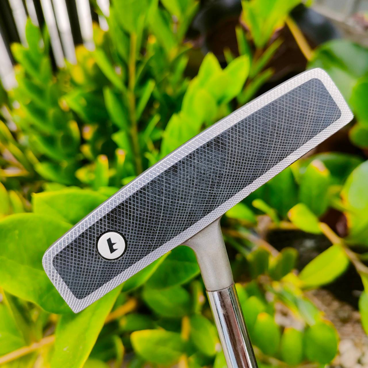PUTTER NIKE IGNITE 004 ก้าน CENTER ยาว 34 นิ้ว พัตต์ดีมากๆๆ ชดเชยสูงมาก เกาะไลน์มาก เส้นเล็งแนวยาว วางไลน์ได้ง่าย ไม้กอล์ฟพรีเมี่ยมมือสอง ของแท้ By NakaraLuxurious