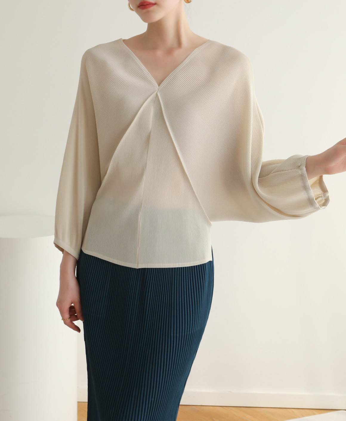 2MUAY รุ่น GJO3075 เสื้อผู้หญิง เสื้อพลีทคุณภาพ สีดำ BATSLEEVE BOW TIE PLEAT TOP FREE SIZE