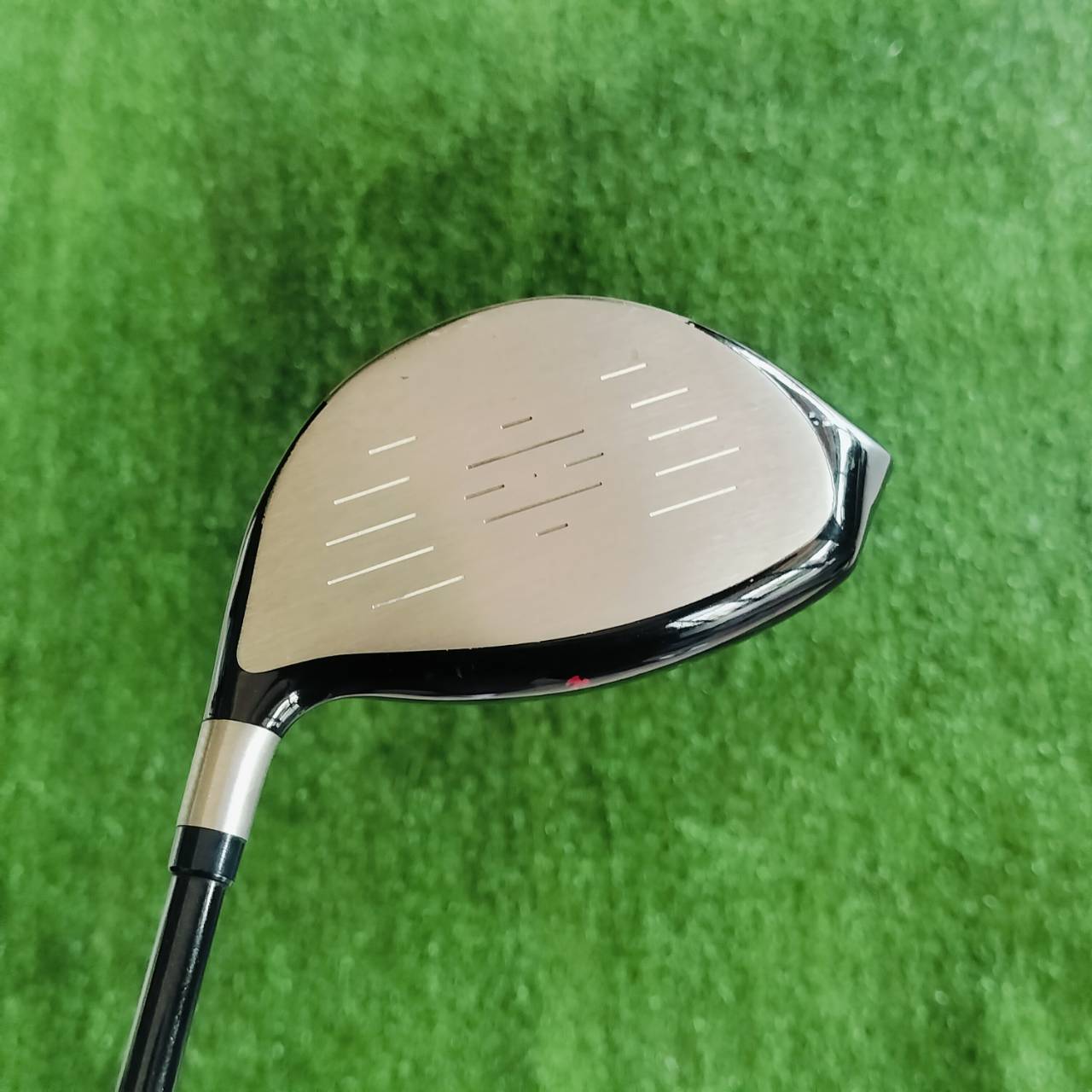 DRIVER TAYLORMADE BURNER SUPERFAST องศา 10.5 ก้าน BURNER SUPERFAST FLEX R กระดองเคฟล่า และส่วนด้านหลังยื่นออกไปมาก ทำให้จุด CG อยู่ต้ำและลึกมาก ไม้กอล์ฟพรีเมี่ยมมือสอง ของแท้ By NakaraLuxurious