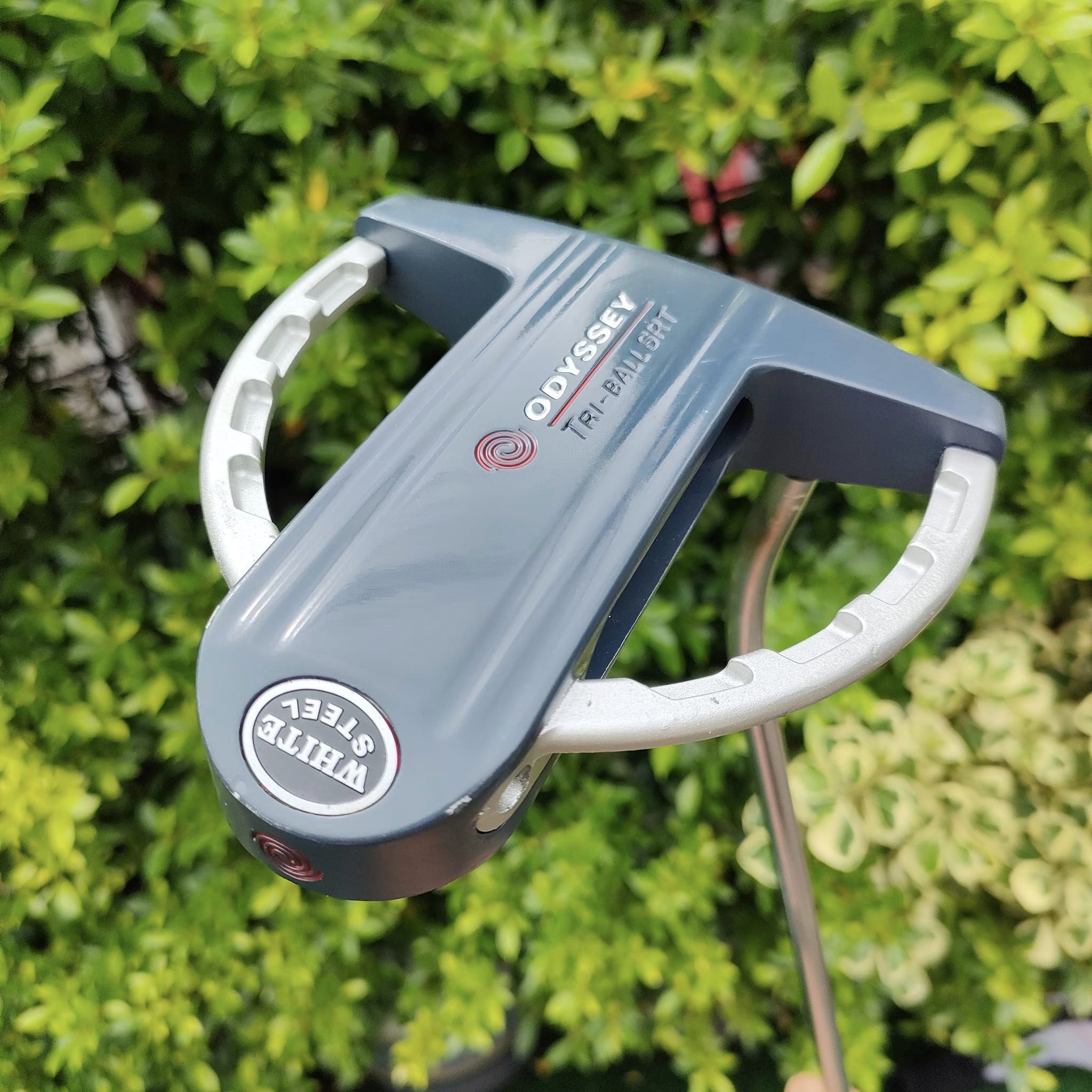 PUTTER ODYSSEY TRI-BALL SRT ความยาว 34 นิ้ว ก้าน WHITE STEEL รุ่นนี้พิเศษ สามบอล เล็งง่ายกว่าเดิม และเจ้าของเก่าติดสติ๊กเกอร์เส้นเล็งไว้ ไม้กอล์ฟมือสอง ของแท้ BY NakaraLuxurious