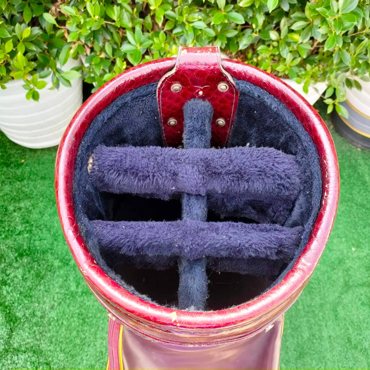 ถุงกอล์ฟ PANYA PY GROUP มือสอง ** มีตำหนิ ชิฟเเตก ** ด้านหลัง ถุง 9 นิ้ว หนังแท้ ภายในบุกำมะหยี่